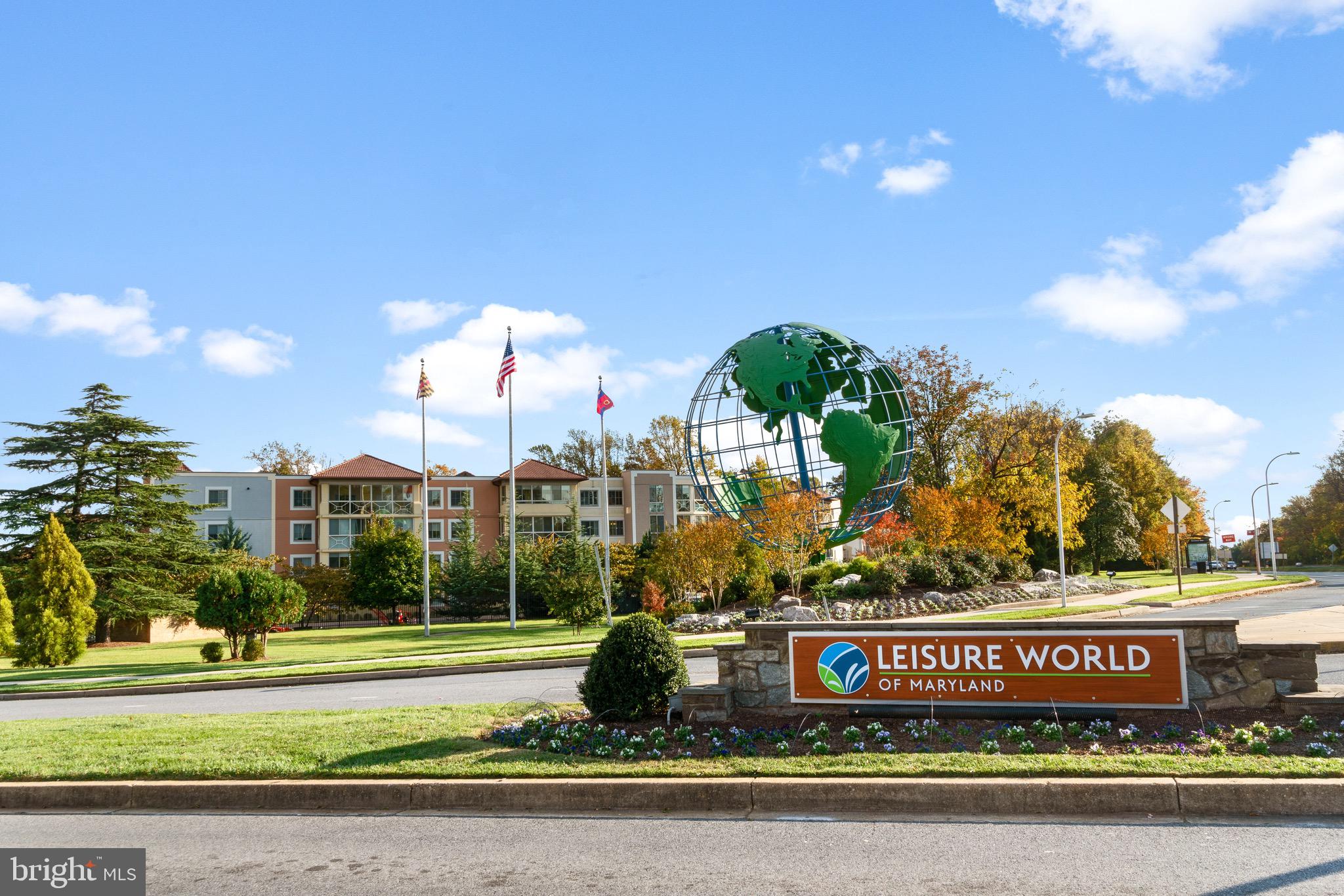 TURNBERRY COURTS AT LEIS - Residential