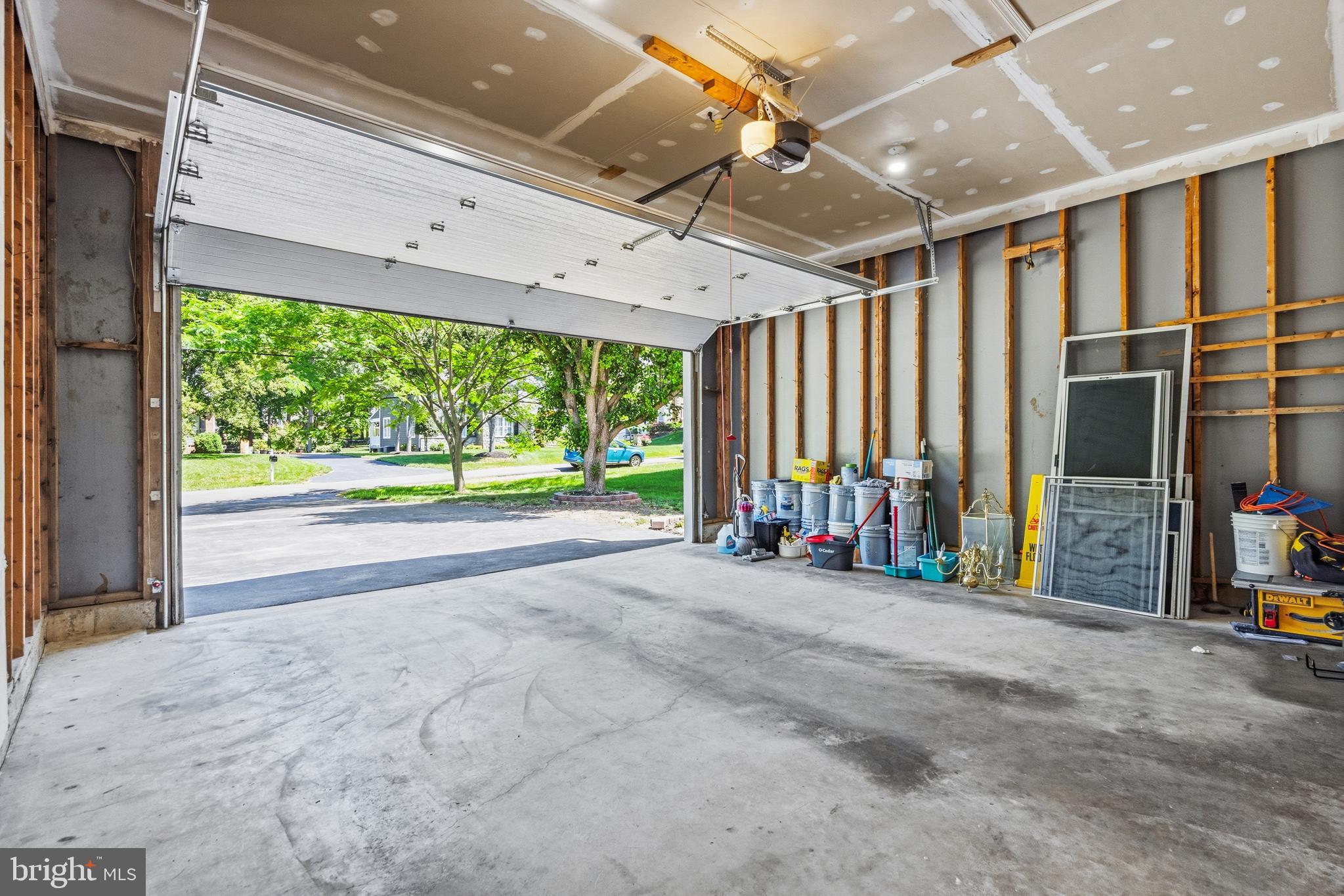 HUNTER ESTATES - Residential