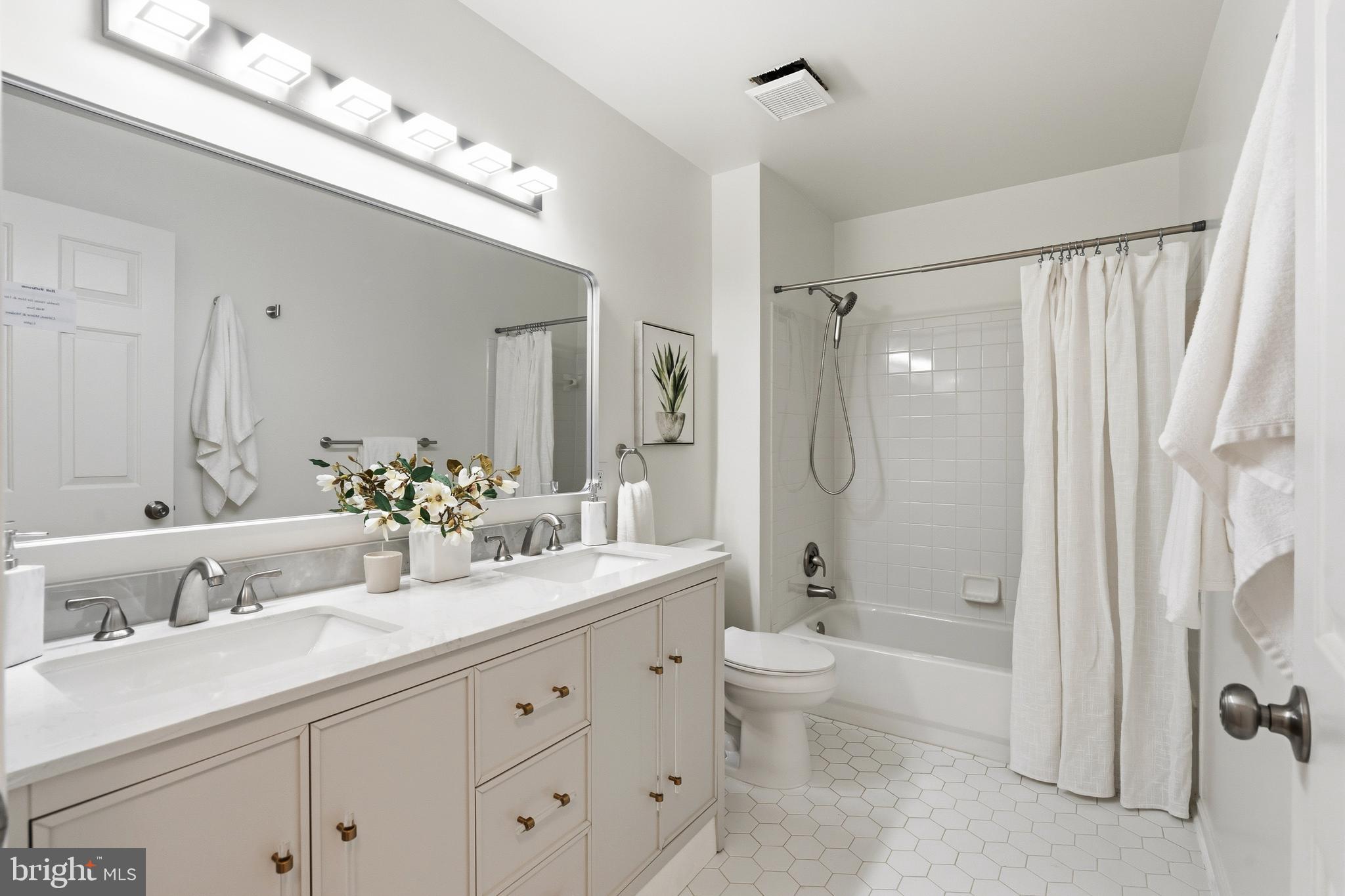 HUNTER ESTATES - Residential