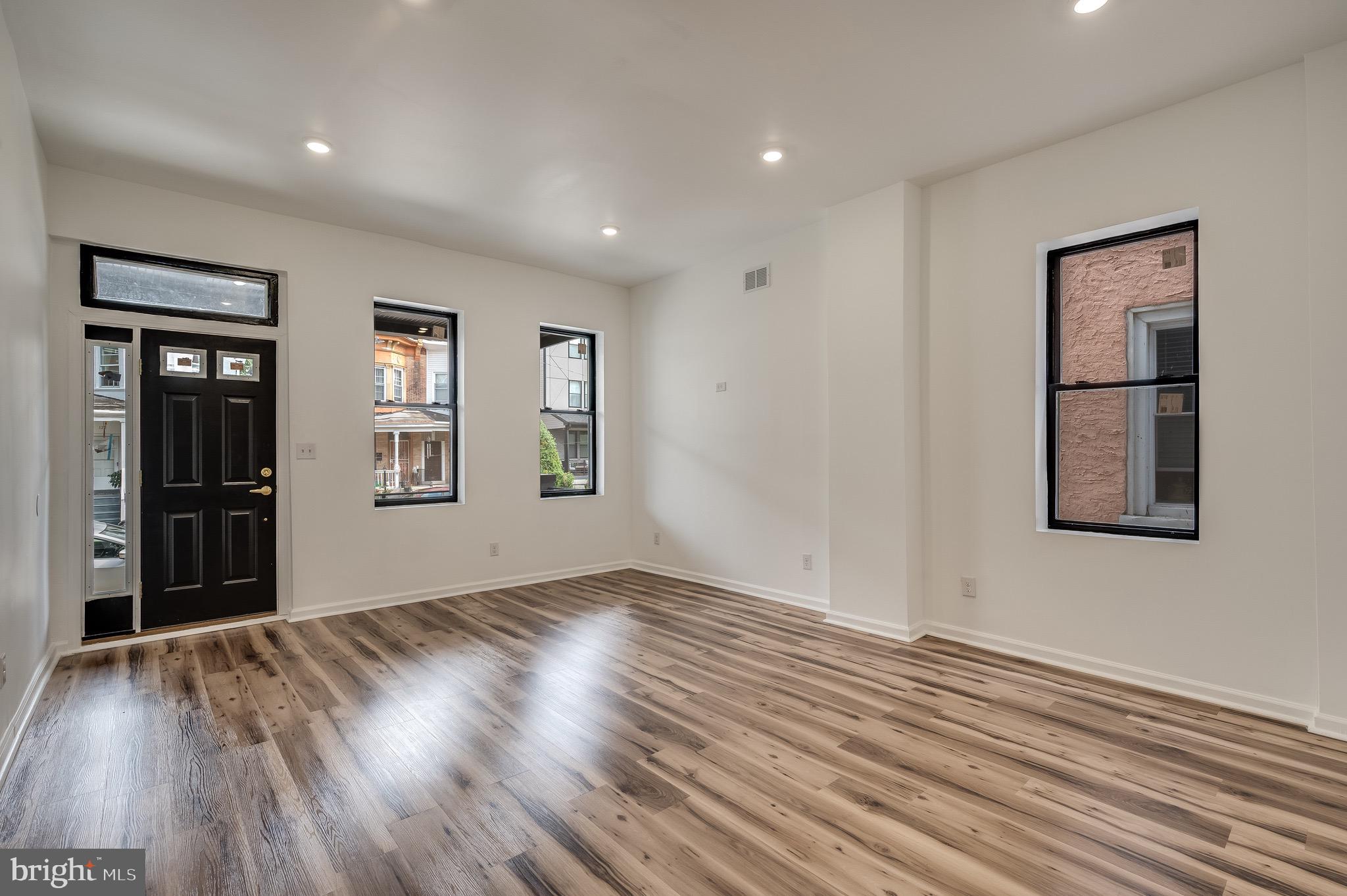 ROXBOROUGH - Residential