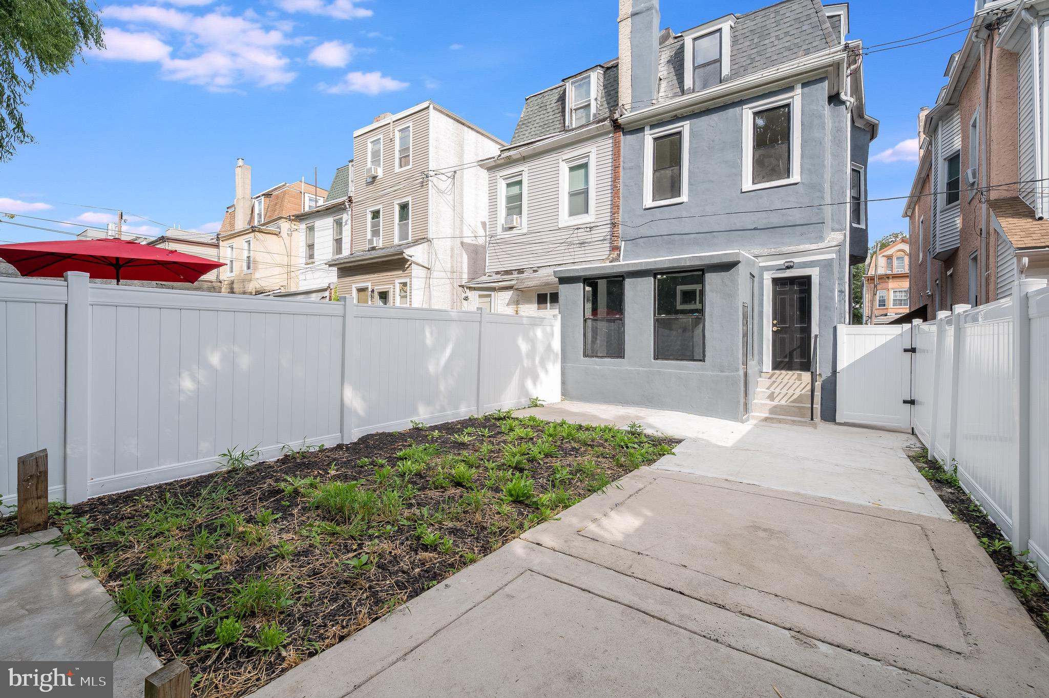 ROXBOROUGH - Residential