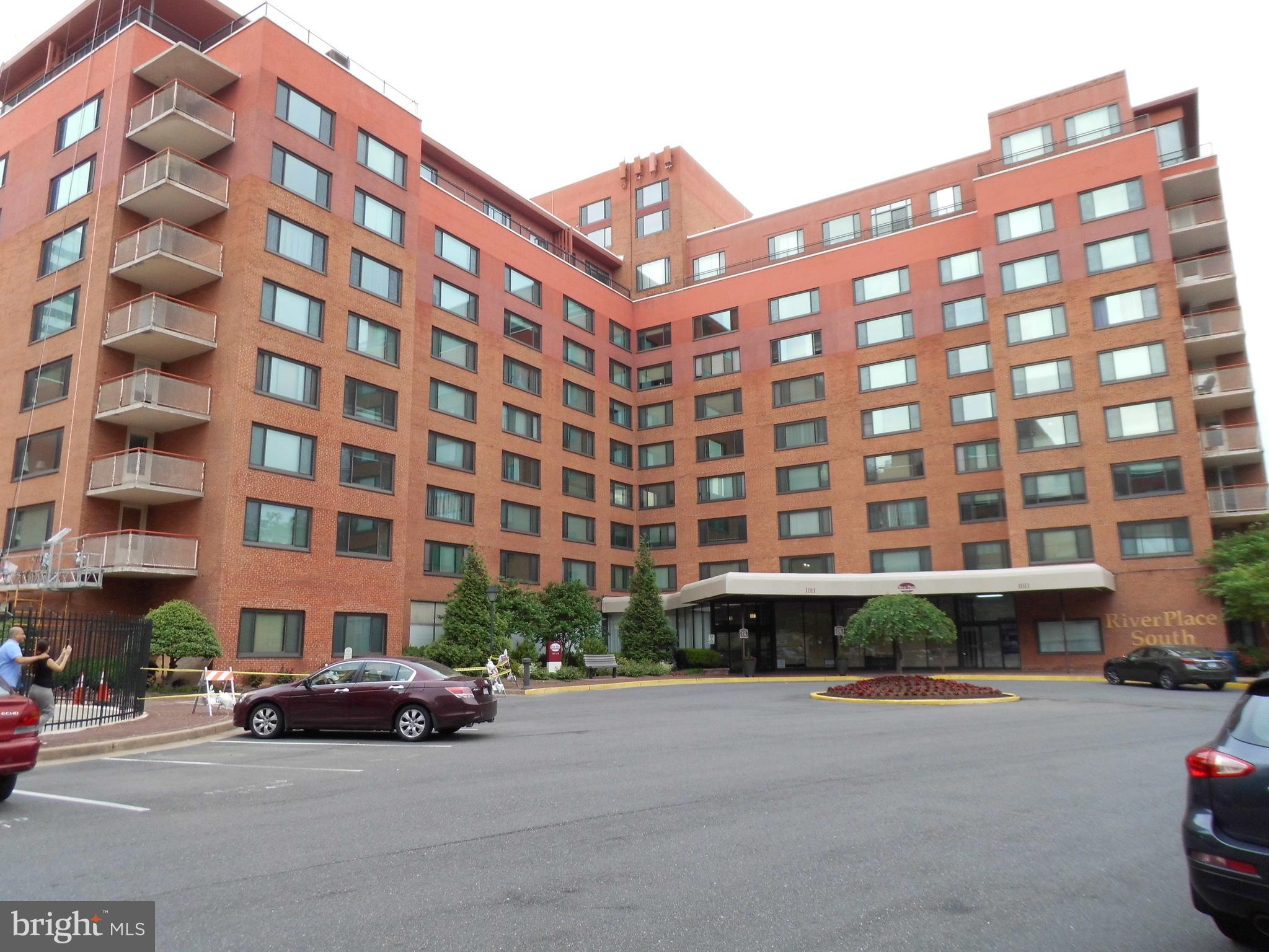 RIVER PLACE - Residential Lease