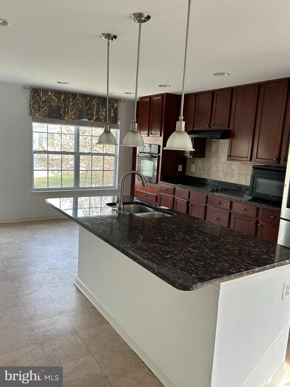 CARRIAGE HILLS TOWNHOUSE - Residential