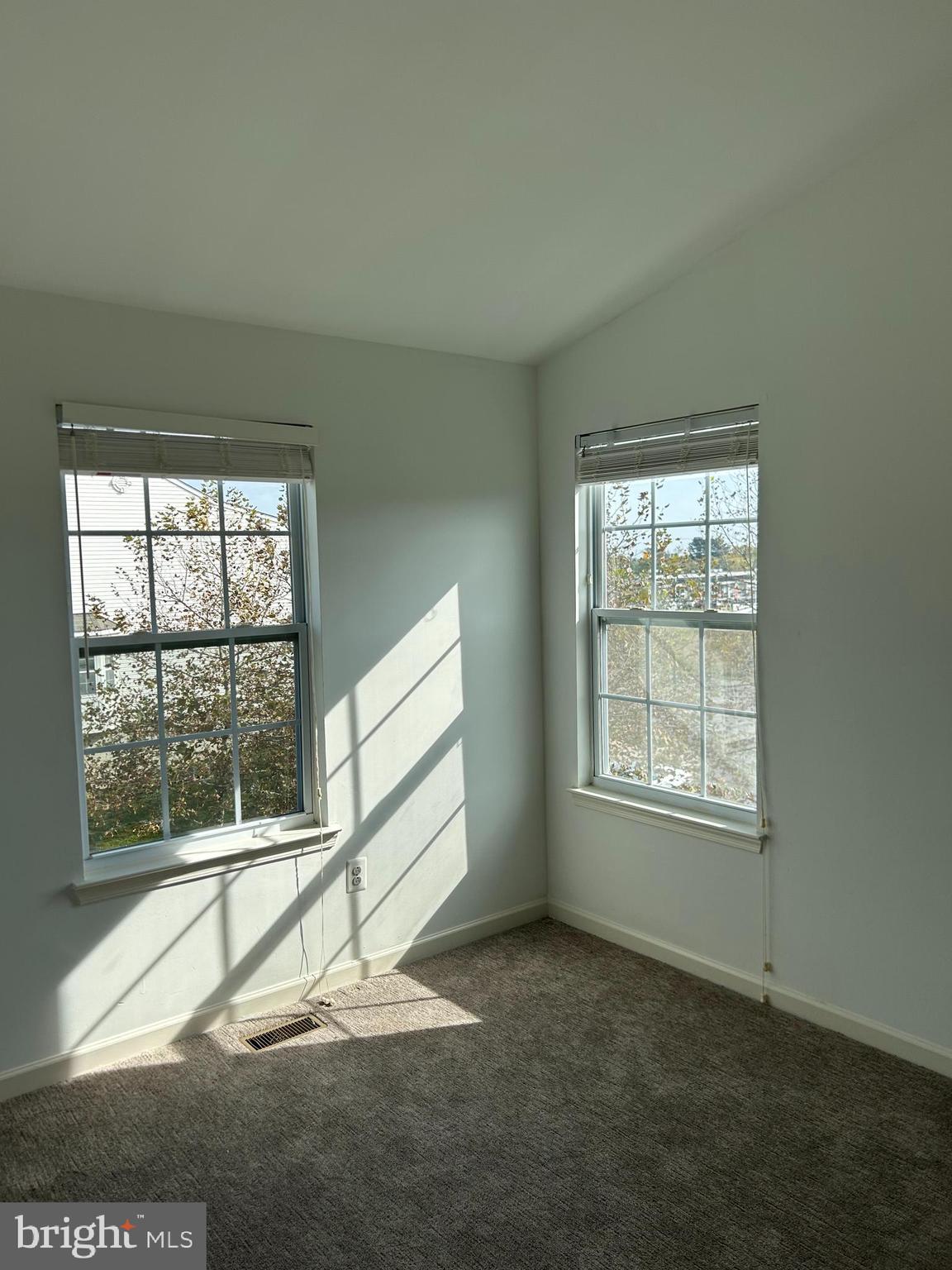 CARRIAGE HILLS TOWNHOUSE - Residential