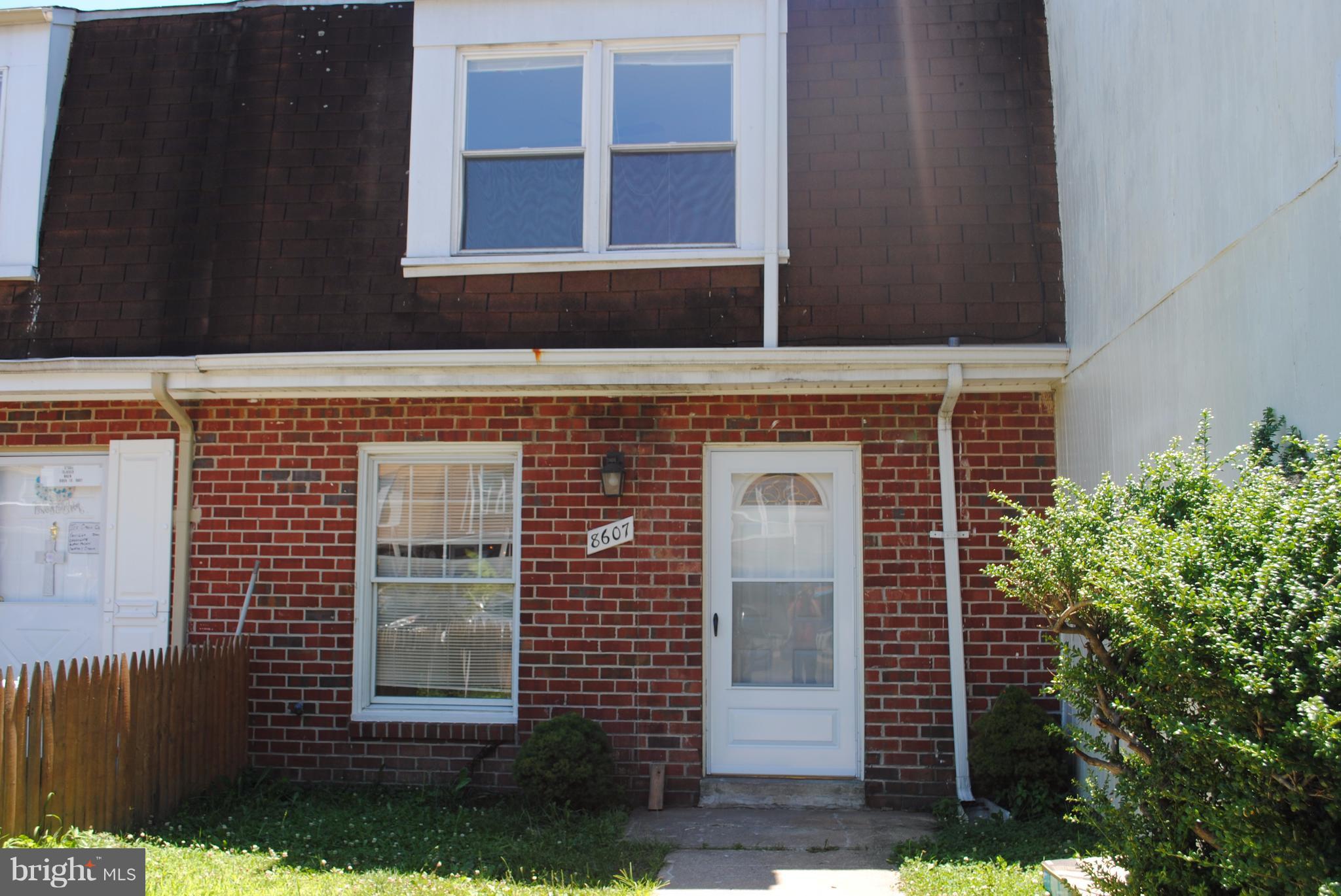 Investors!!  Great return on your money for this 3 br Townhome. Has new carpet, ceramic tile flooring, modern kitchen.  Close to major transportation and Fort Meade.