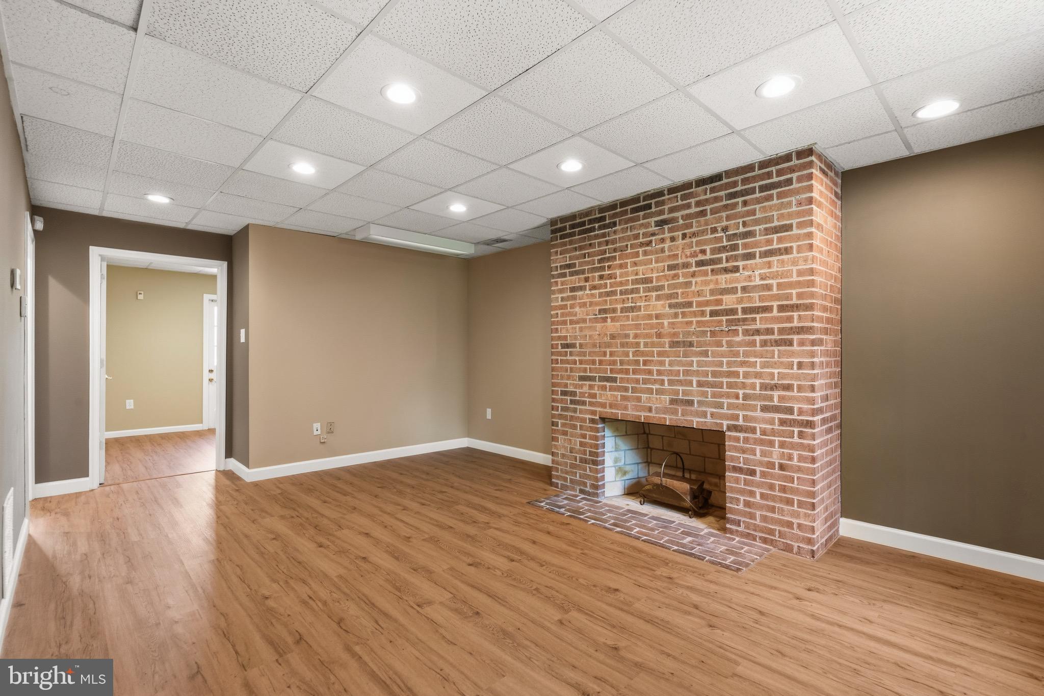 TYSONS SQUARE OFFICE PARK - Commercial Sale