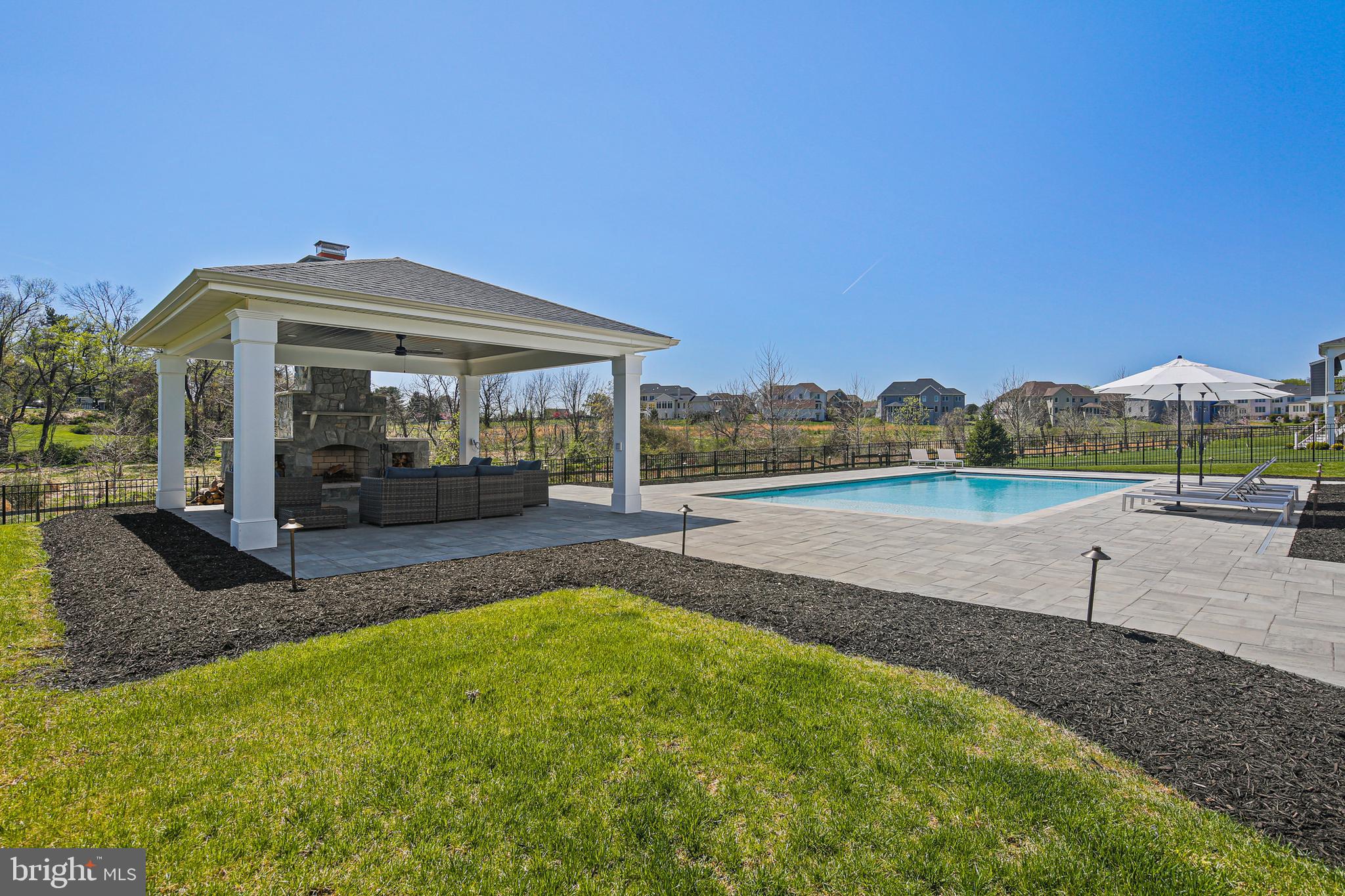 TROTTERS GLEN - Residential