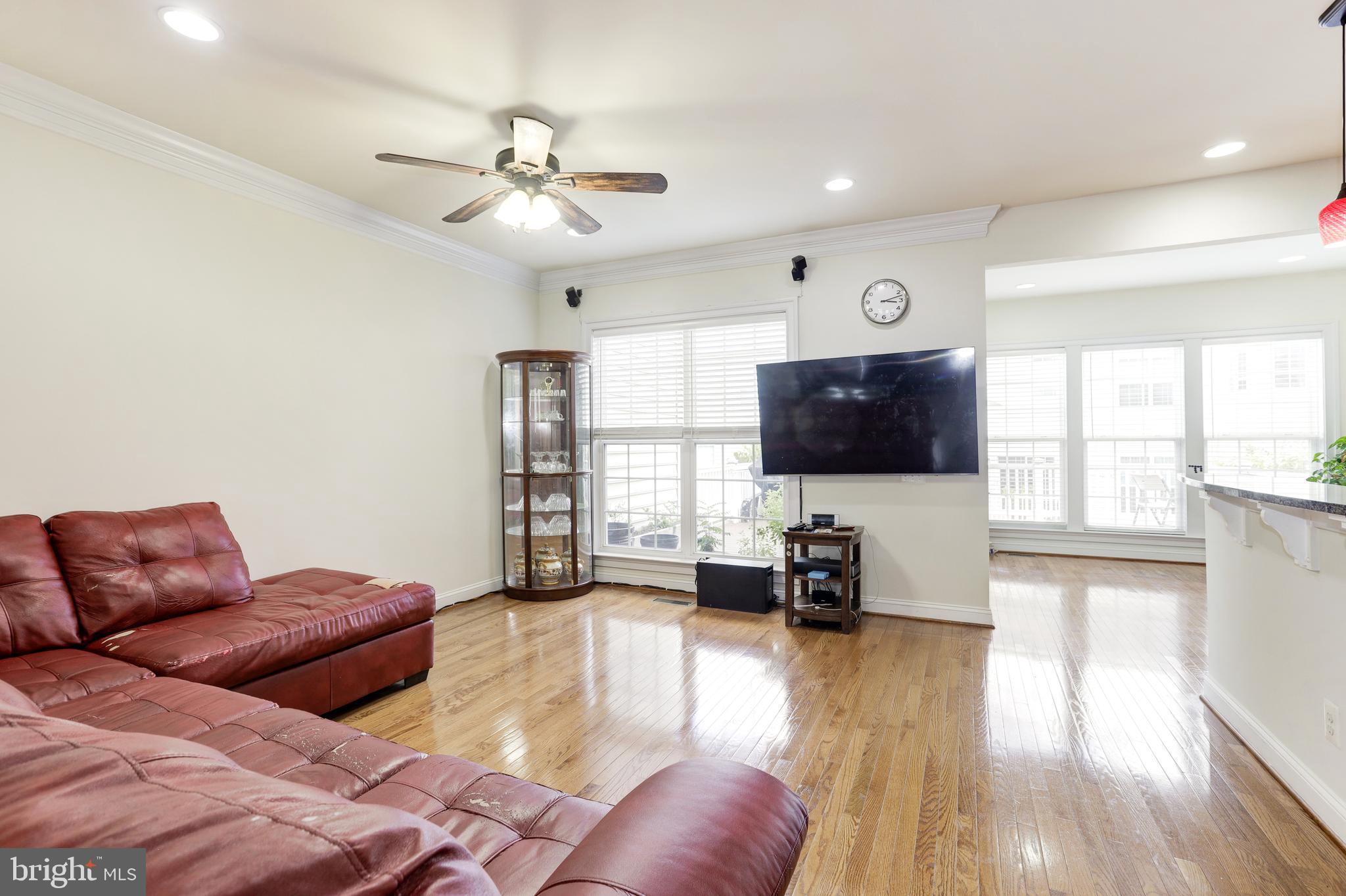 EAST GATE - Residential Lease