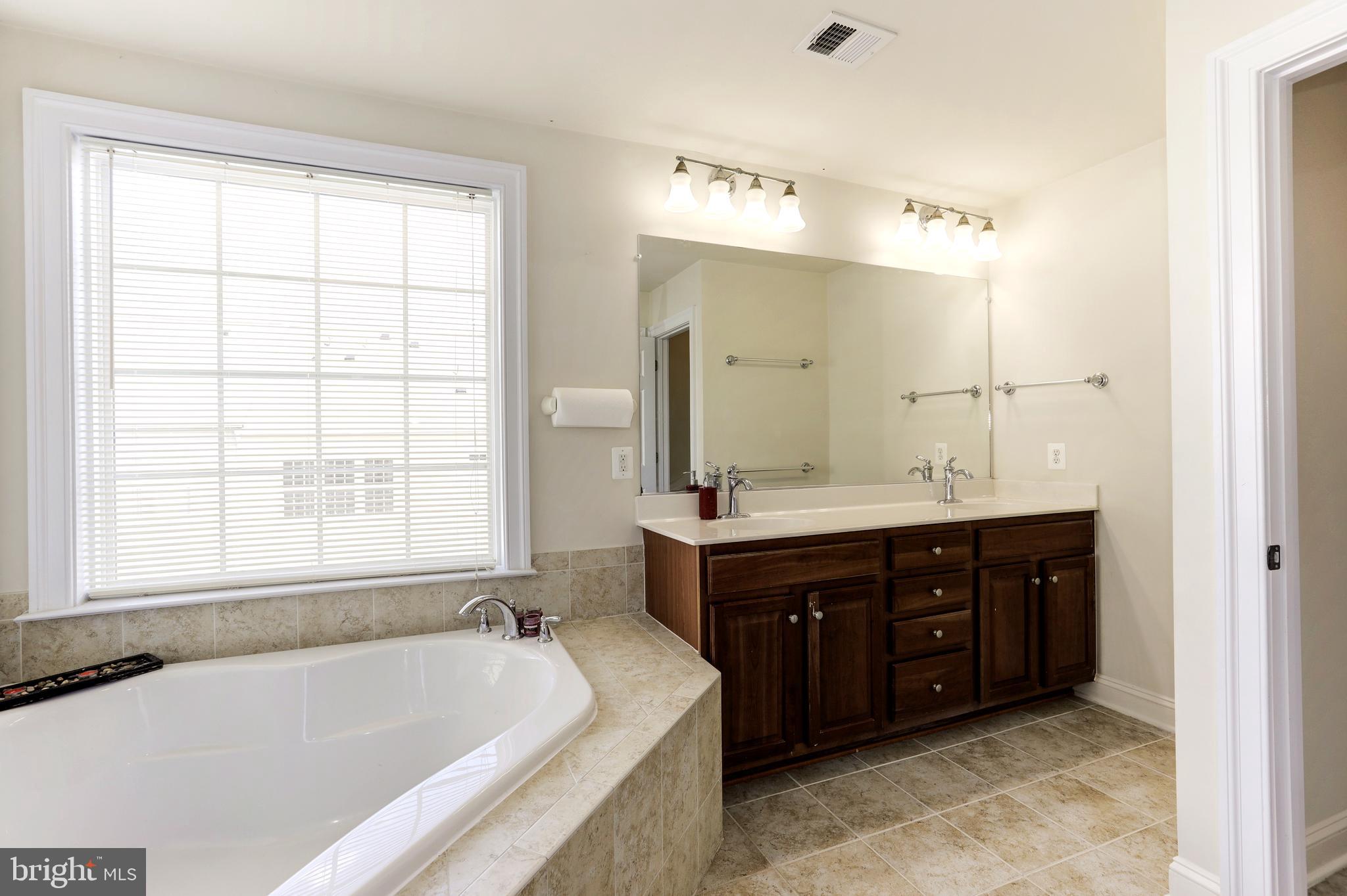 EAST GATE - Residential Lease