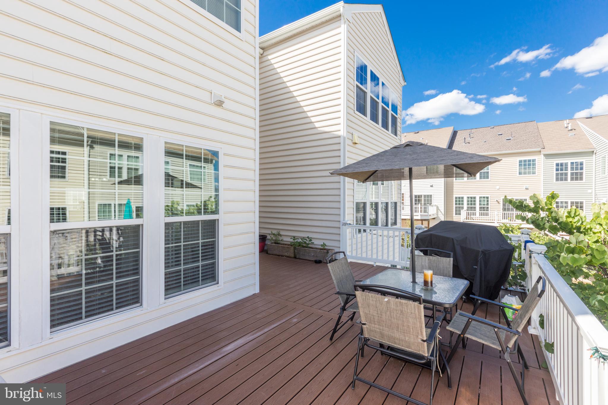 EAST GATE - Residential Lease