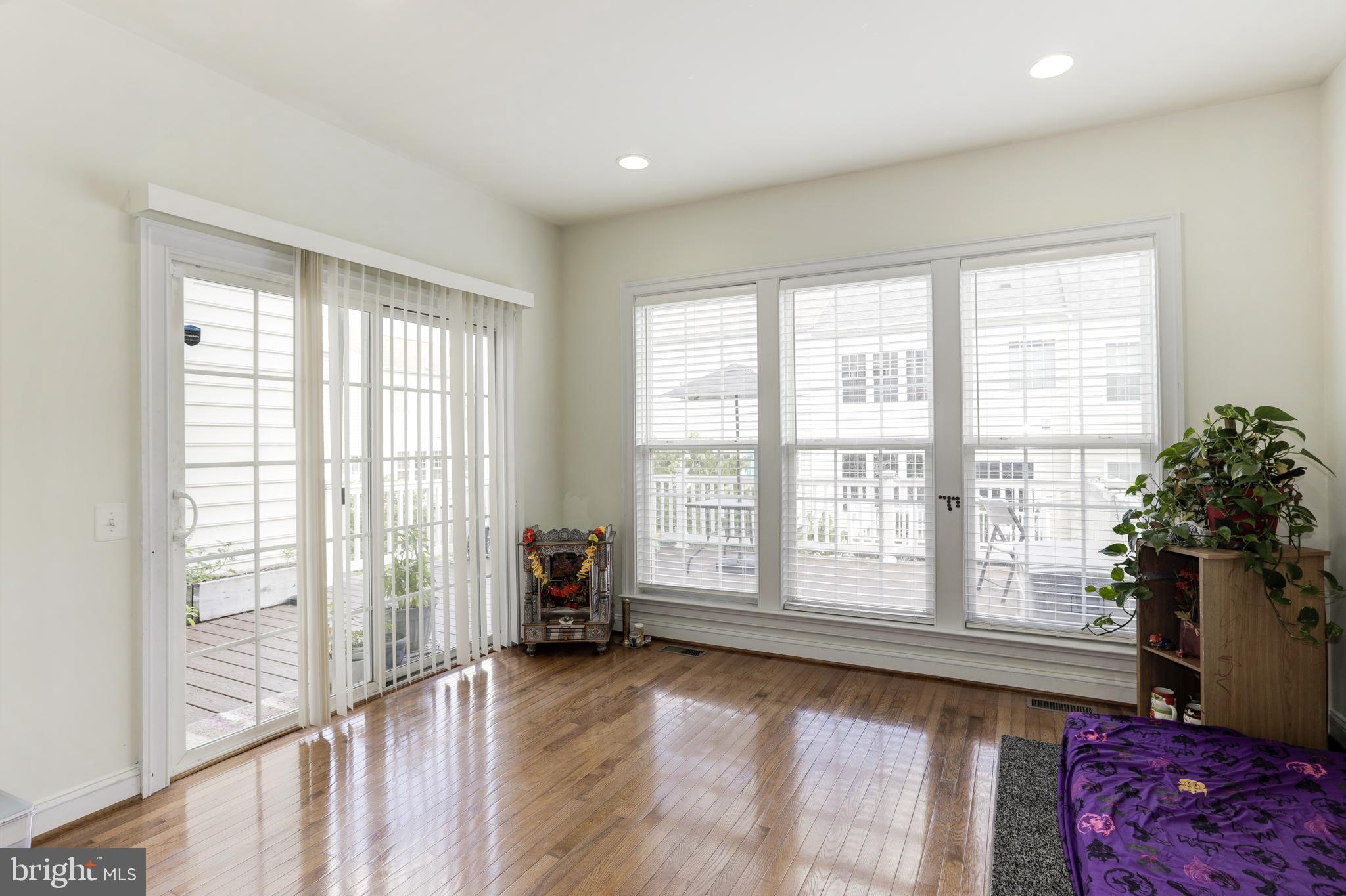 EAST GATE - Residential Lease