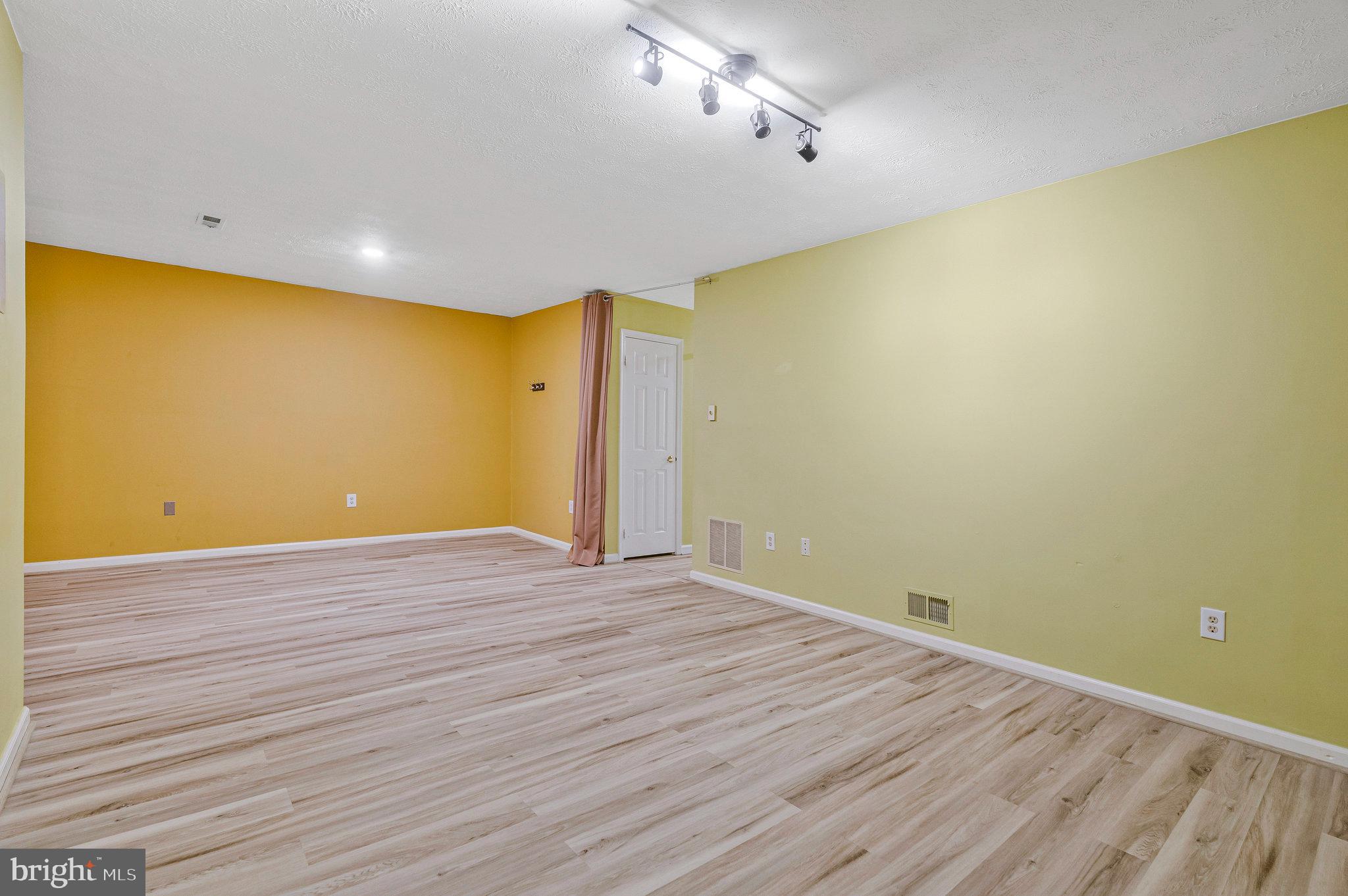 KINGSBERRY - Residential Lease