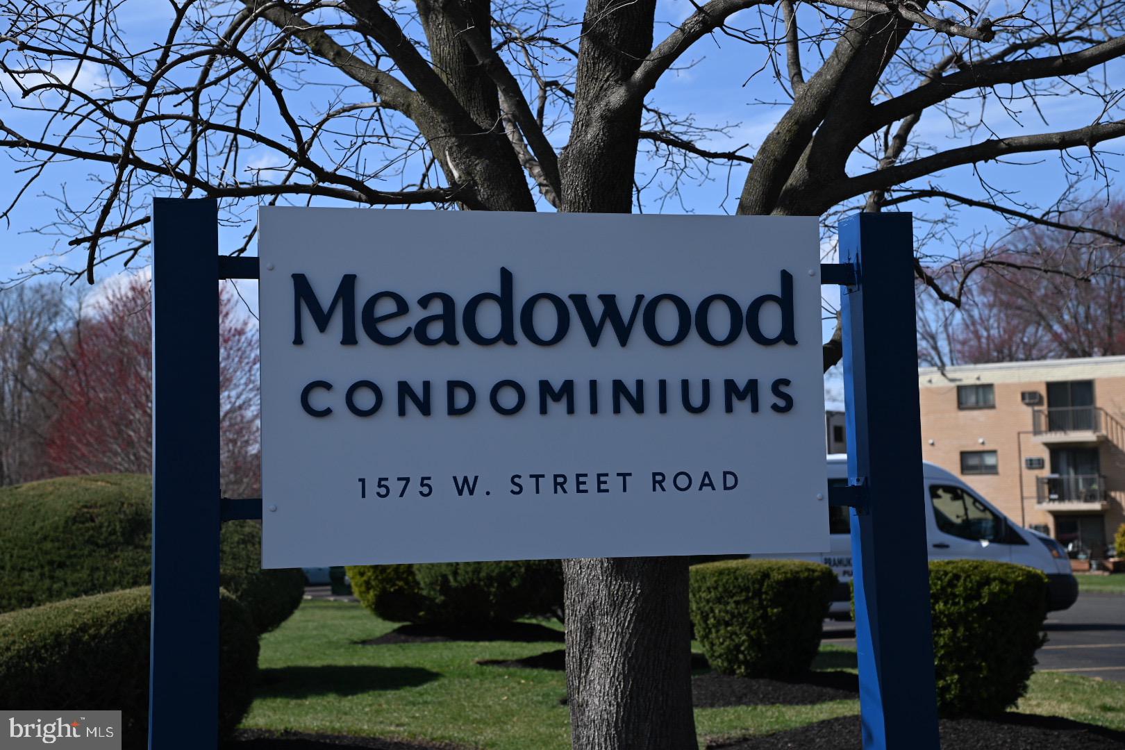 Investor alert. Solid 2nd floor 1 Bedroom 1 Bath with balcony.  Concrete construction. Heat and hot water included in condo fee.