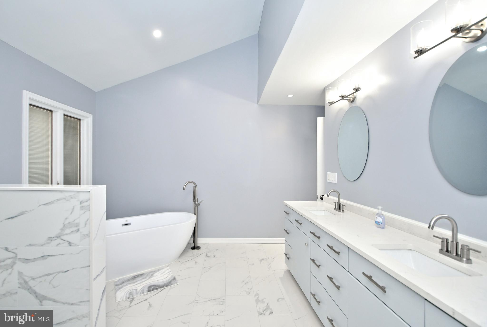 EXECUTIVE ESTATES - Residential