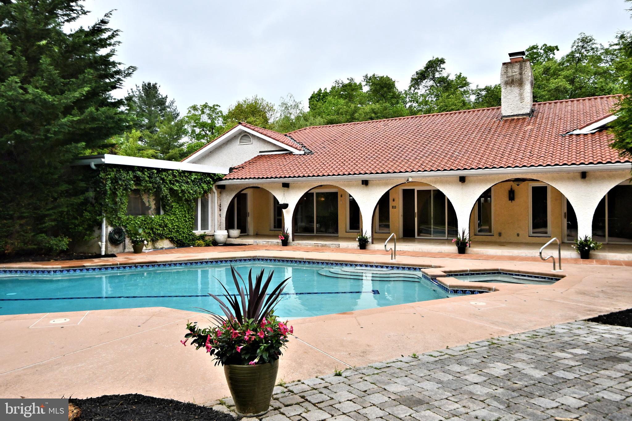 EXECUTIVE ESTATES - Residential