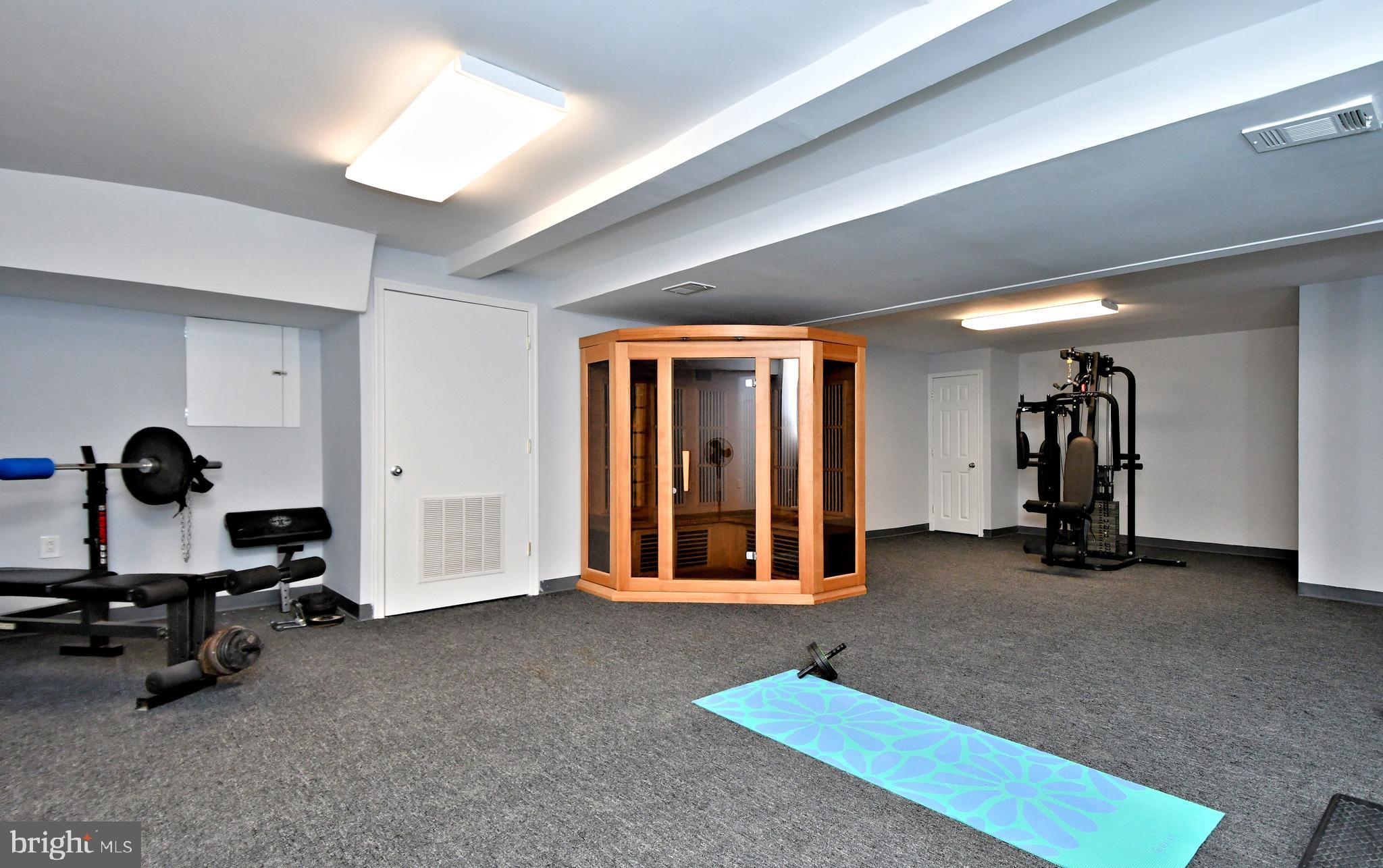 EXECUTIVE ESTATES - Residential