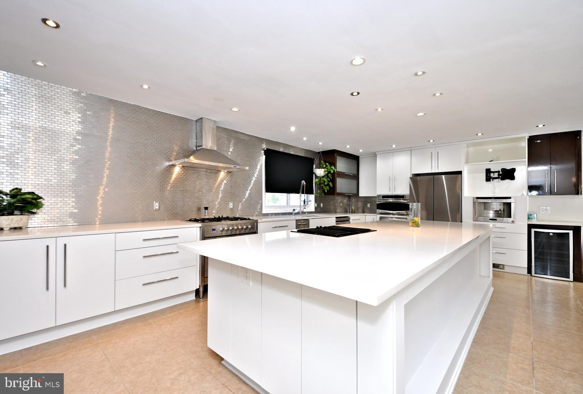 EXECUTIVE ESTATES - Residential