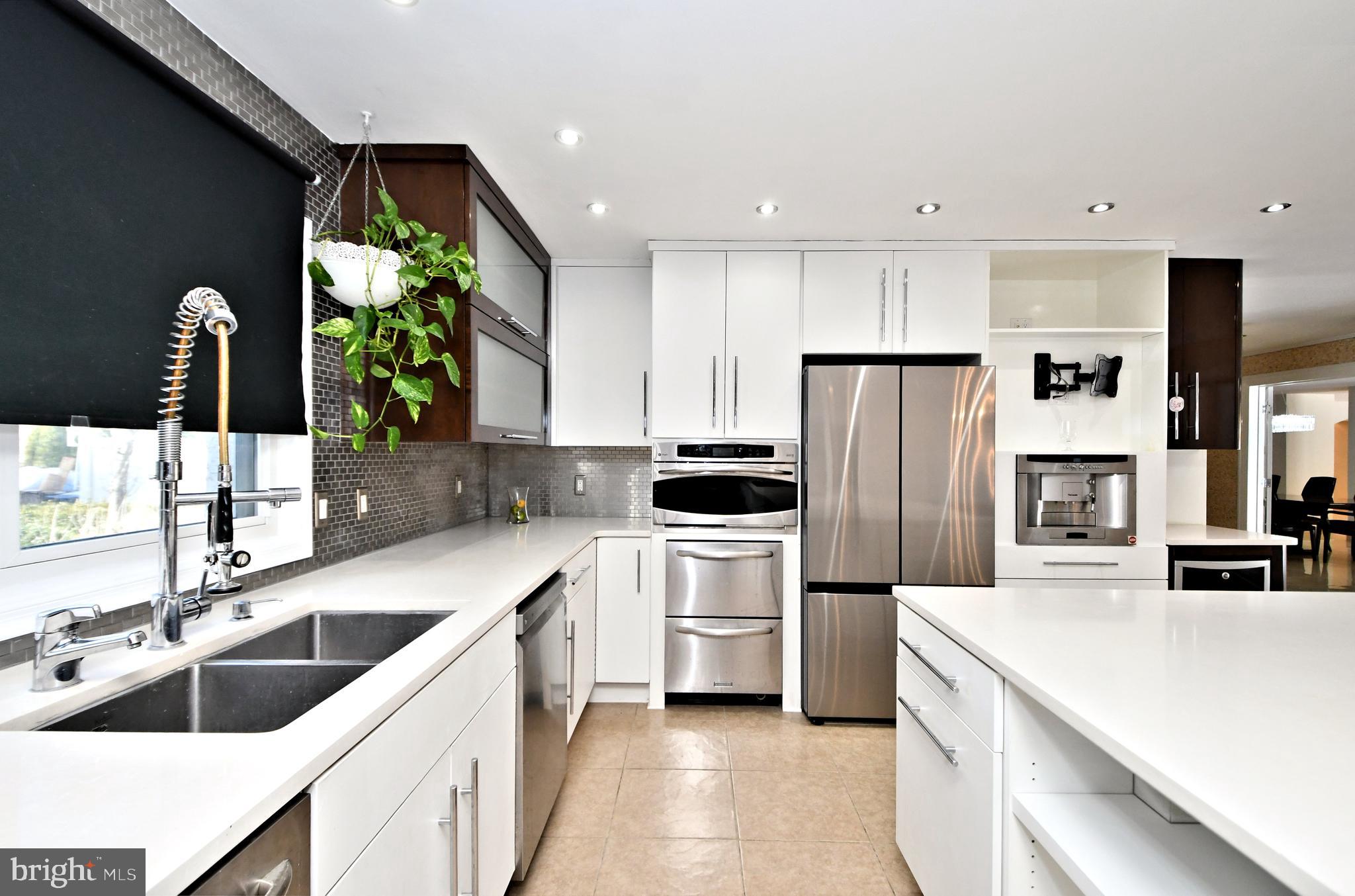 EXECUTIVE ESTATES - Residential