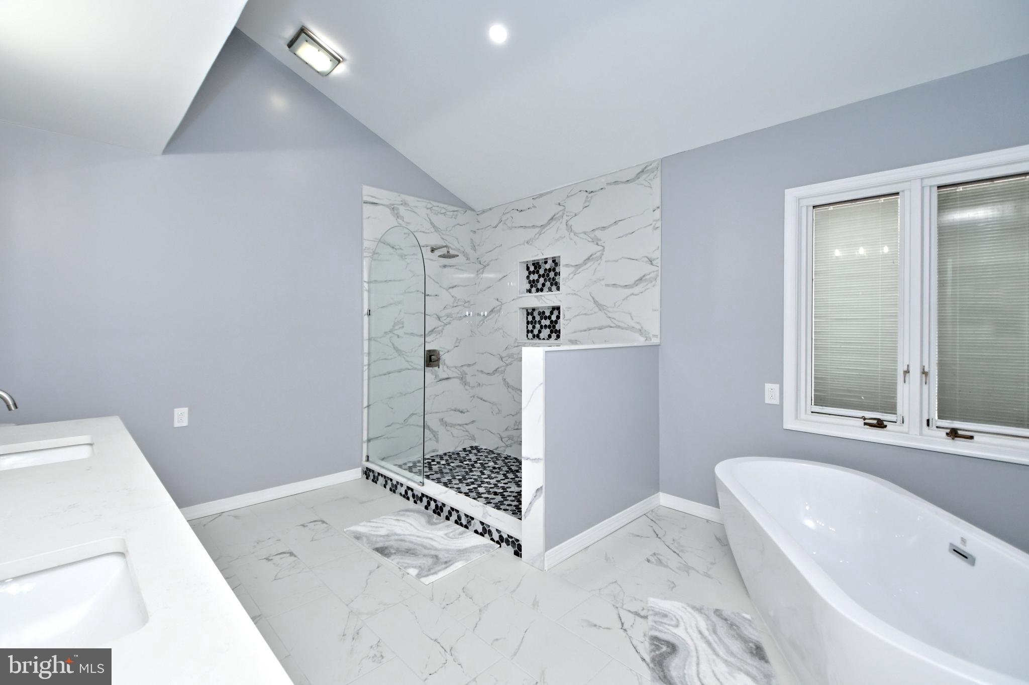 EXECUTIVE ESTATES - Residential