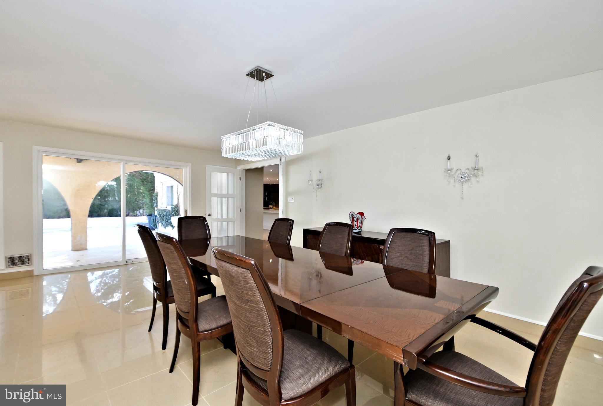 EXECUTIVE ESTATES - Residential