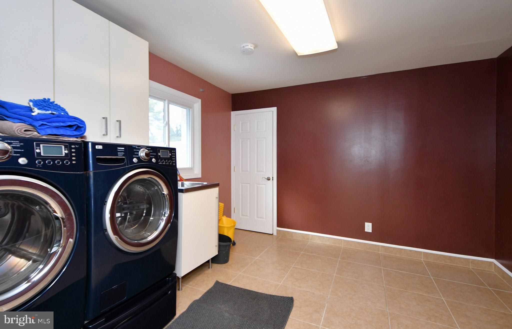 EXECUTIVE ESTATES - Residential
