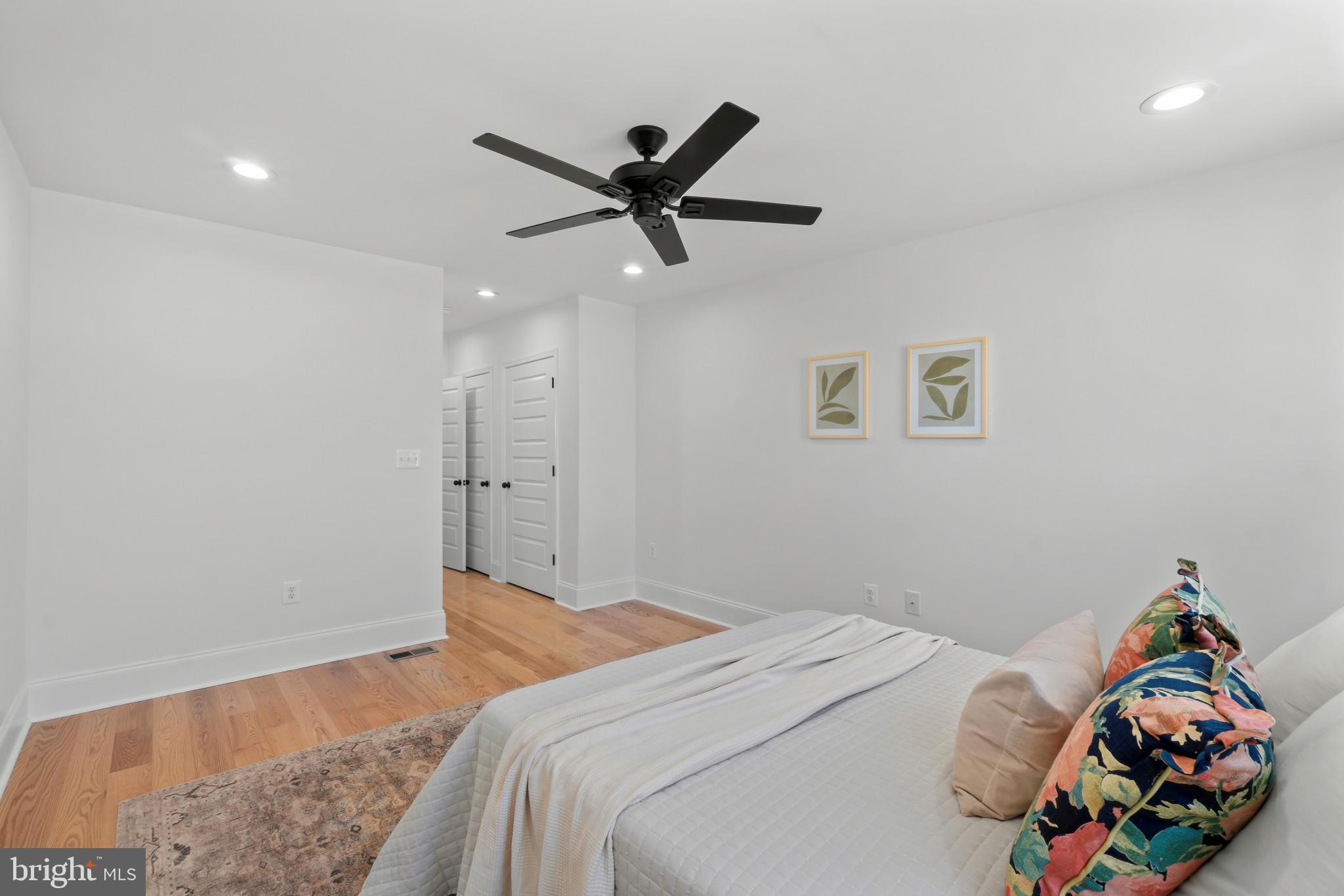 LOCUST POINT - Residential