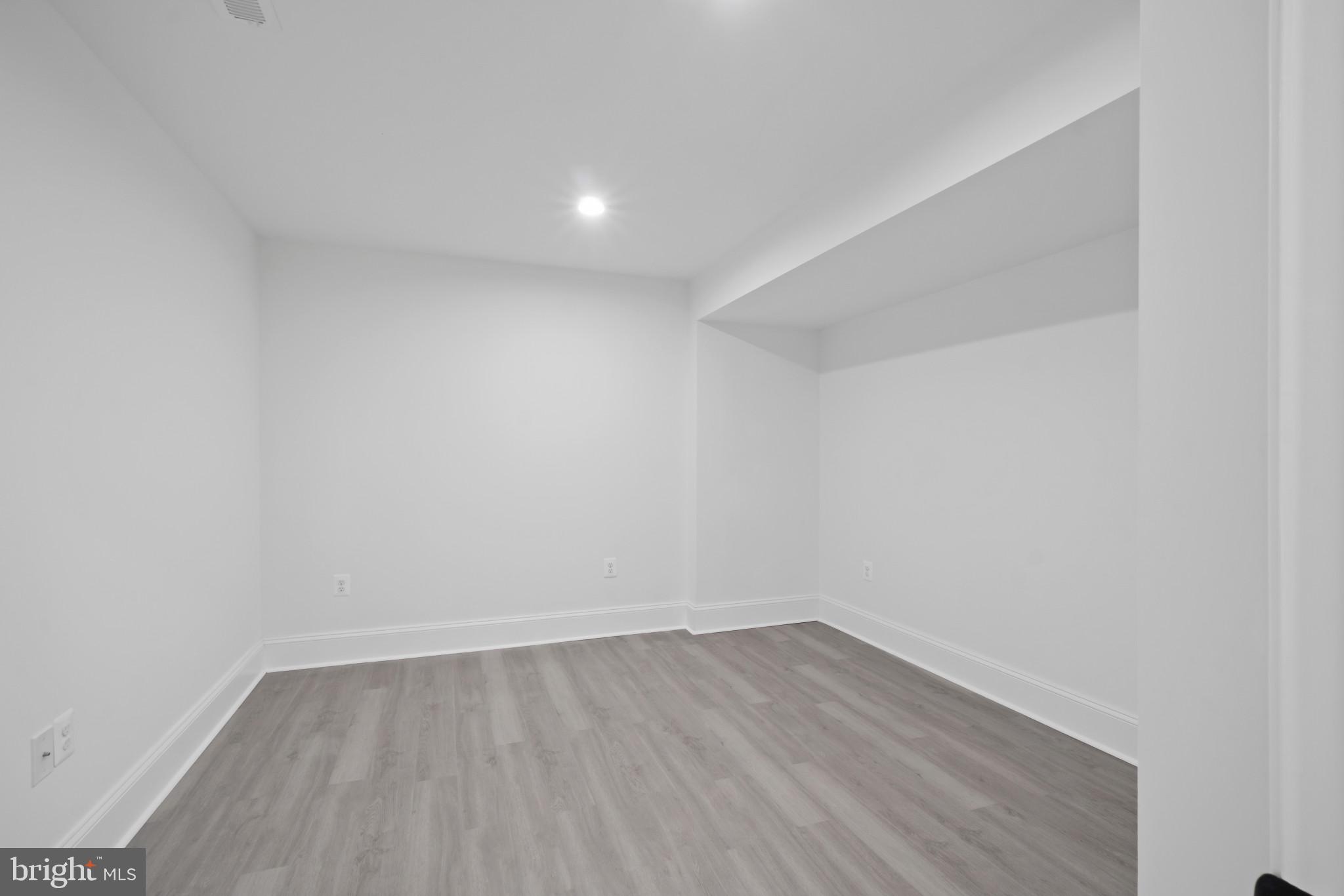 LOCUST POINT - Residential