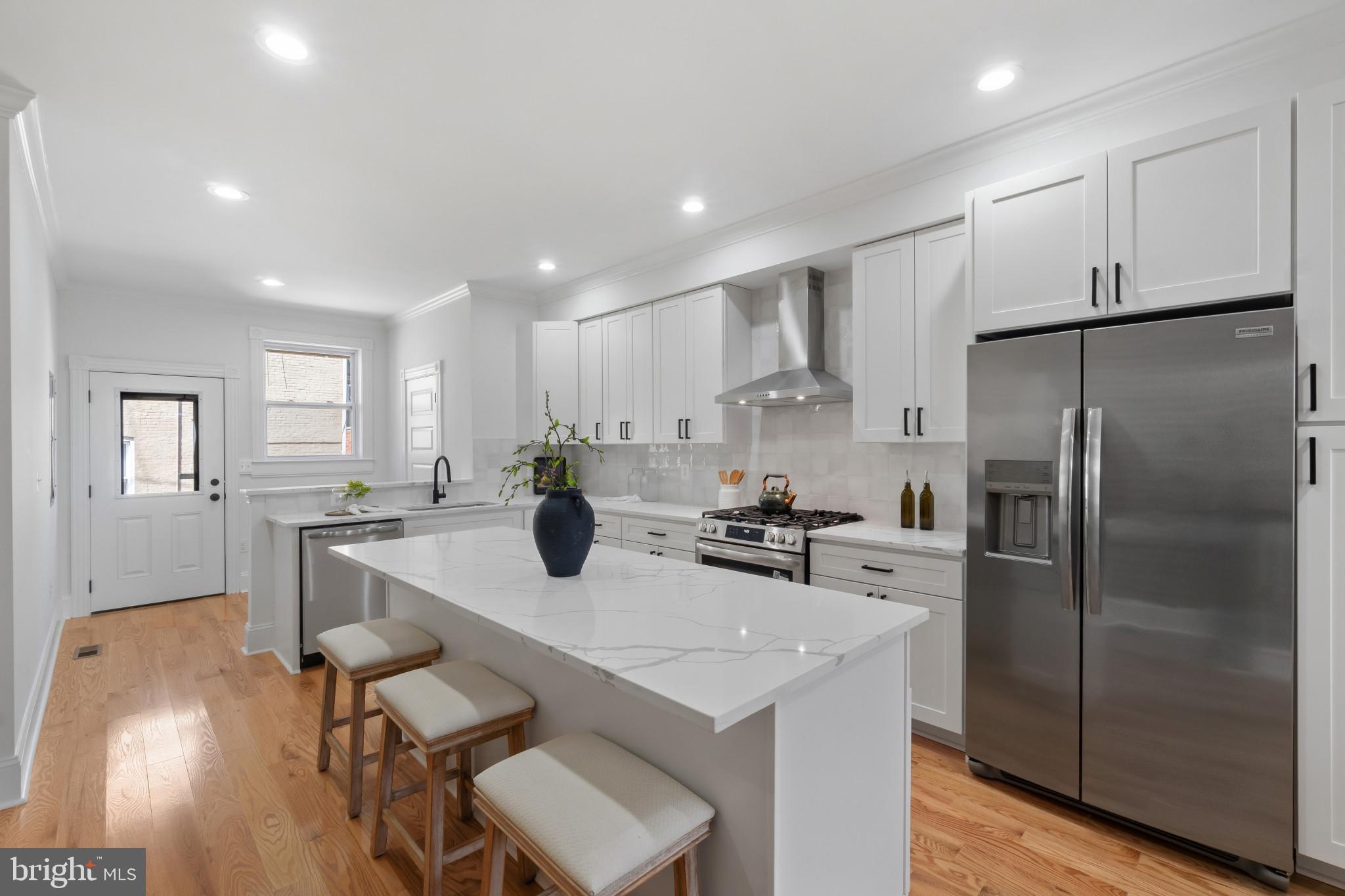 LOCUST POINT - Residential