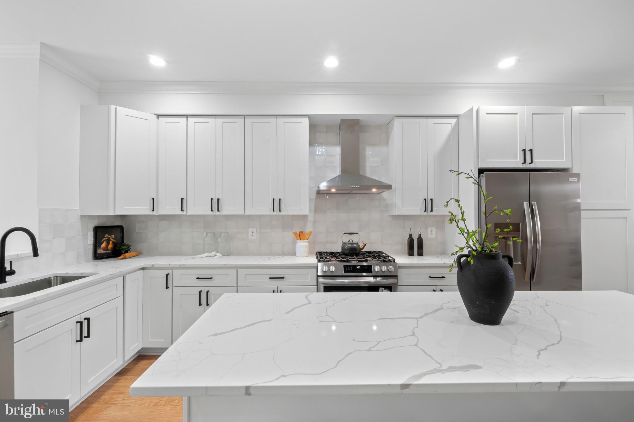 LOCUST POINT - Residential