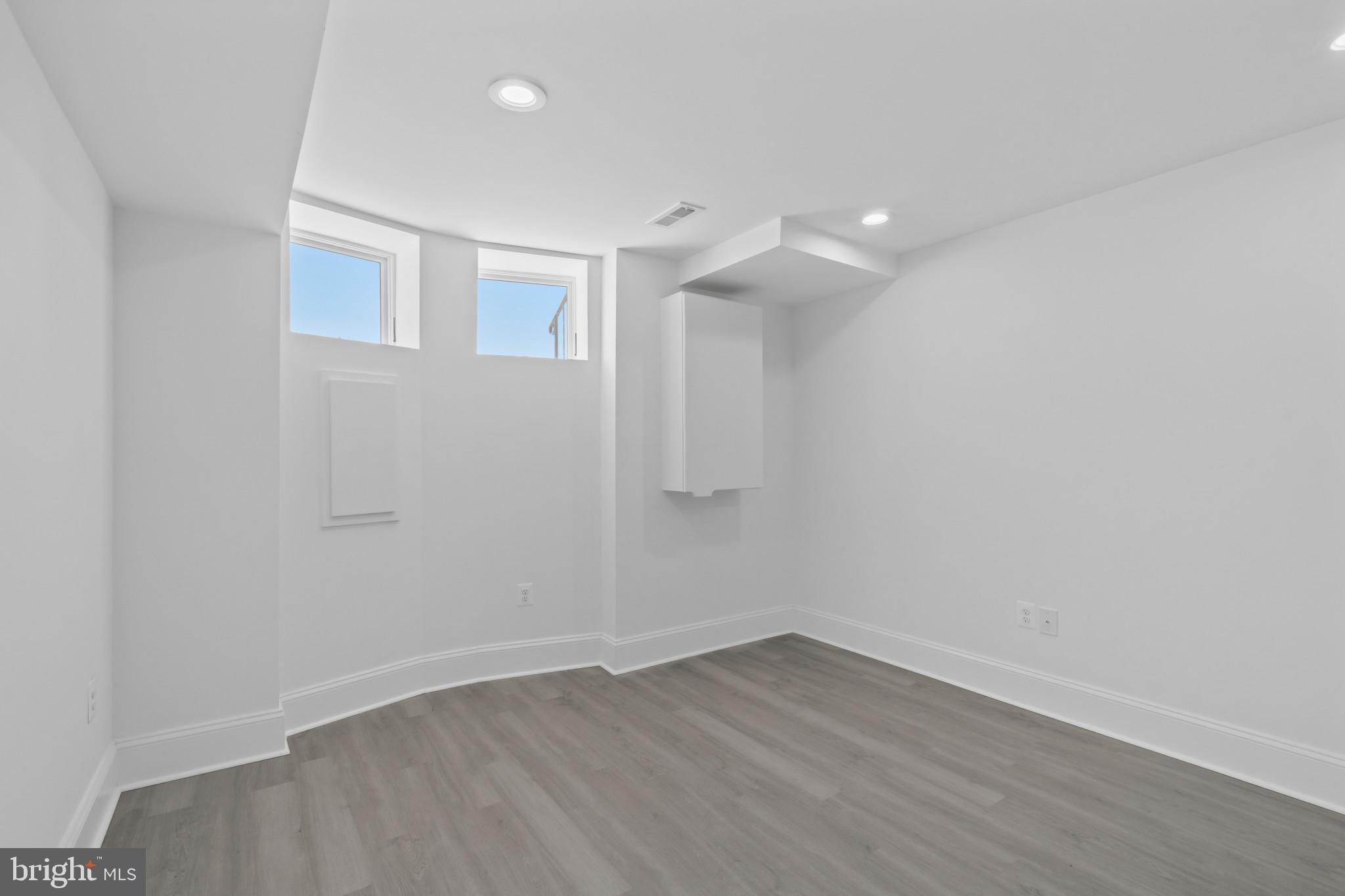 LOCUST POINT - Residential