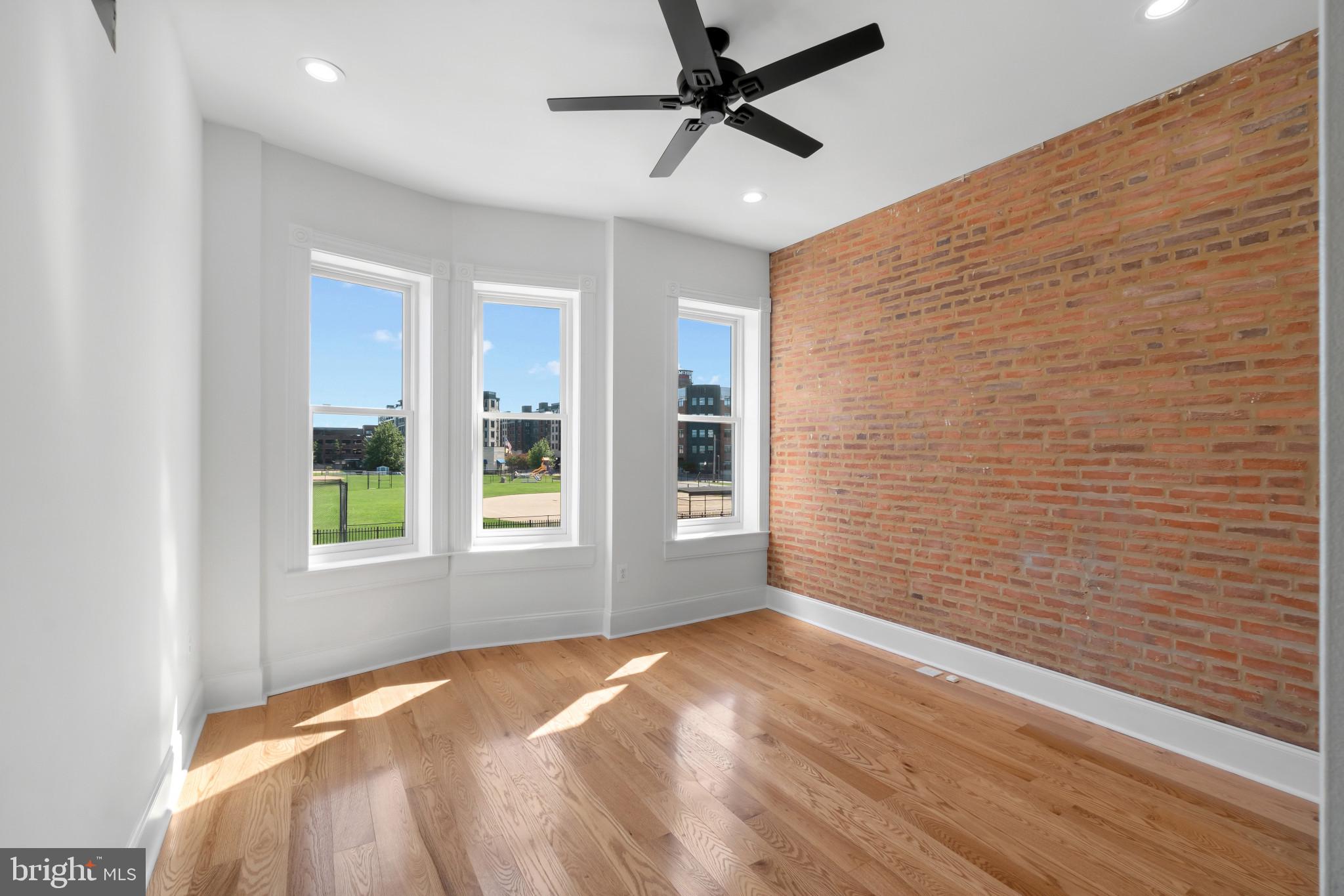 LOCUST POINT - Residential