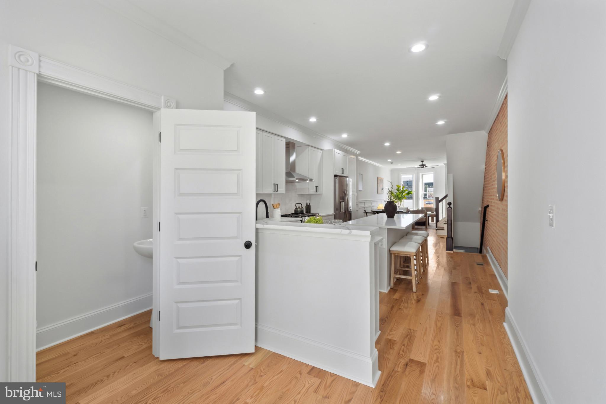 LOCUST POINT - Residential