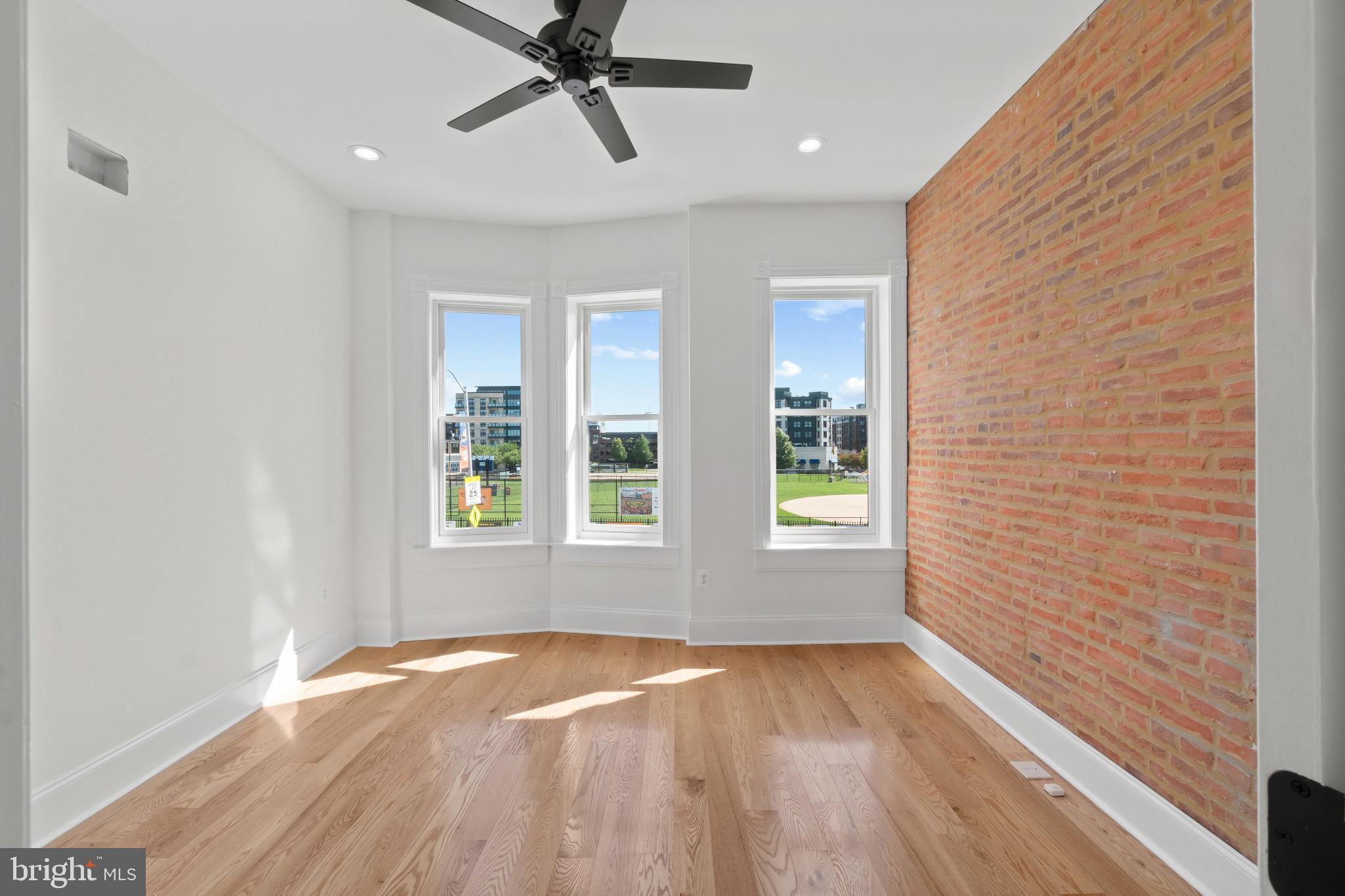 LOCUST POINT - Residential