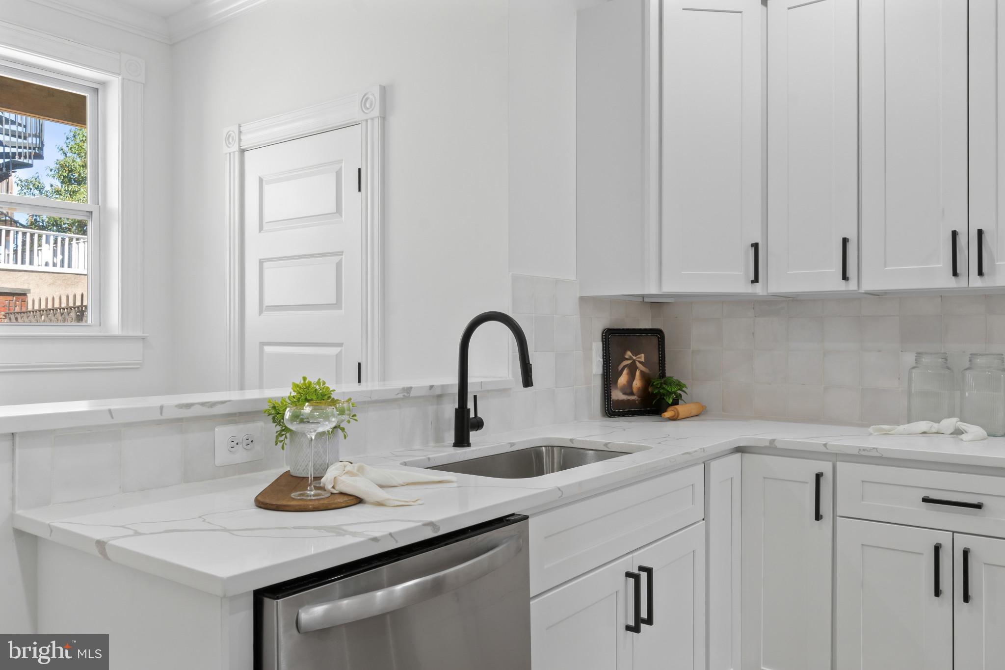 LOCUST POINT - Residential