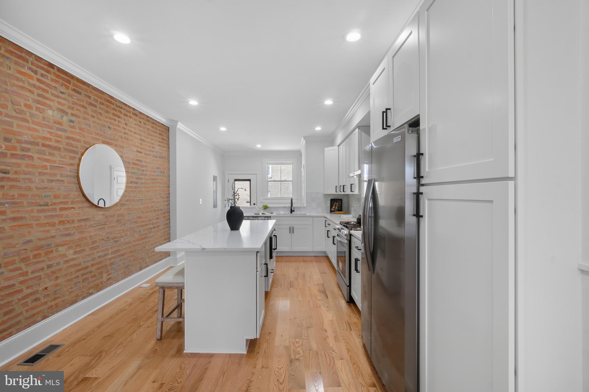 LOCUST POINT - Residential