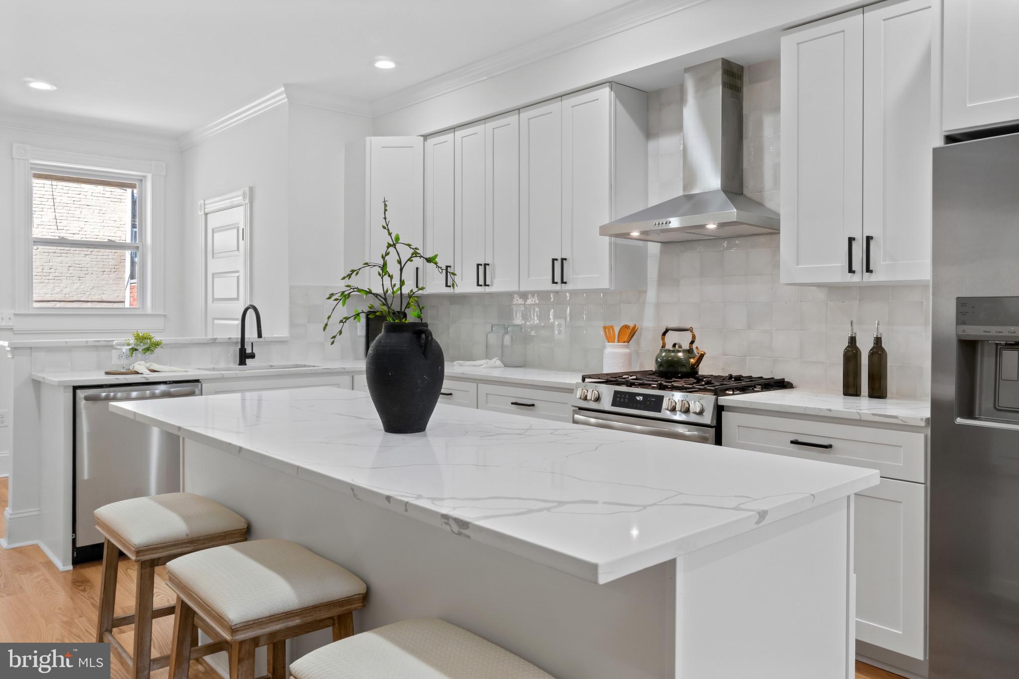 LOCUST POINT - Residential