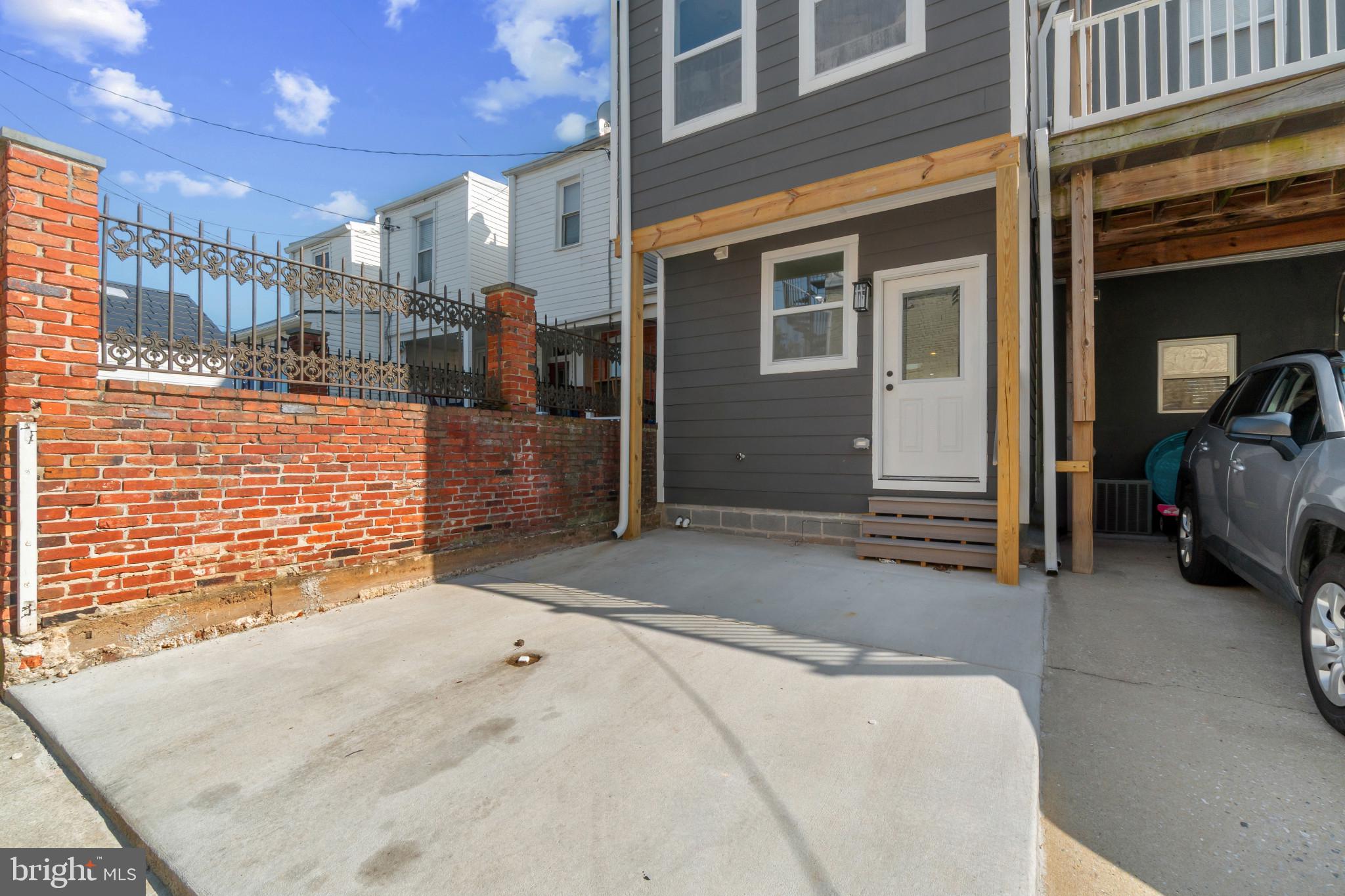 LOCUST POINT - Residential