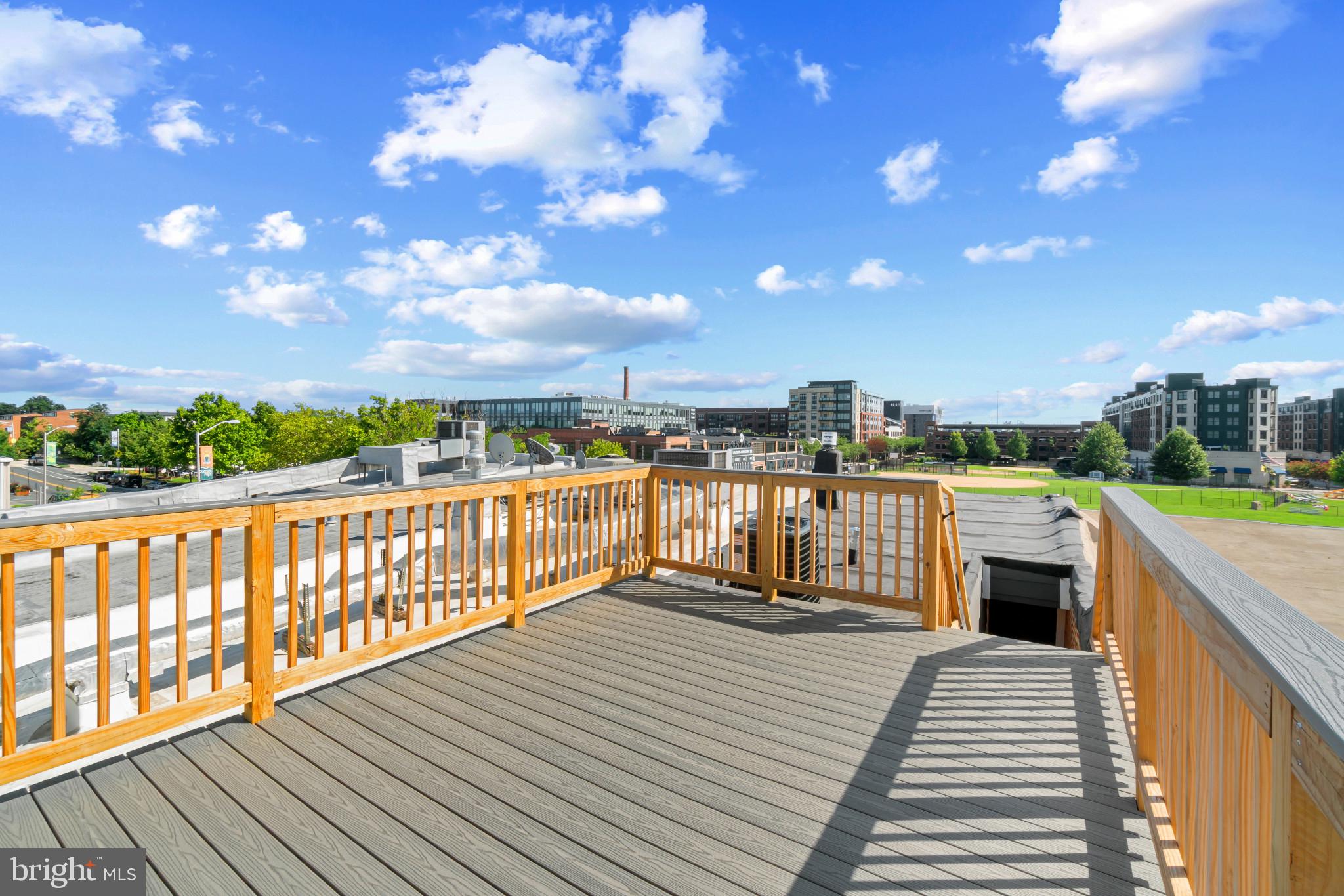 LOCUST POINT - Residential