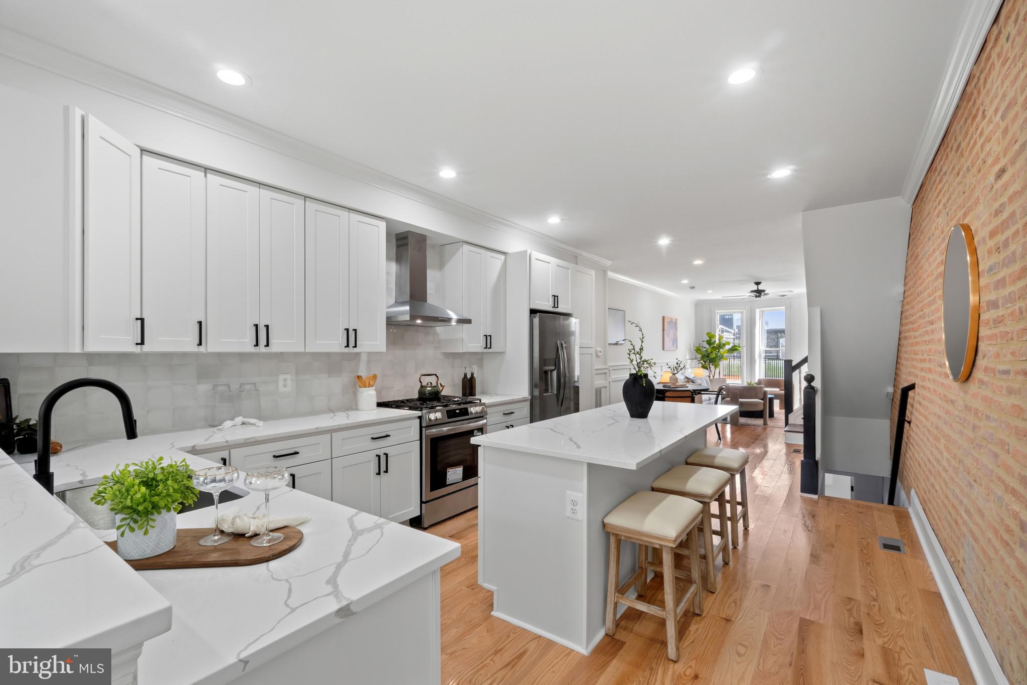 LOCUST POINT - Residential