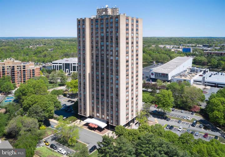 LOCATION, LOCATION LOCATION....In the heart of the Washingtonian with the Rio and the Downtown Crown.  Secure, building with 24 hour concierge, ample parking and a generously sized 1 bedroom, 1 bath that is truly in move in condition.  The huge living-dining area is joined with the open plan kitchen that has all the amenities including stainless appliances, built-in microwave and granite counters.  Walk to everything from Target to the AMC movie theaters to Harris Teeter Groceries and so many restaurants -- it will be hard to choose!  Come see this ready to go unit with the ease of living you are craving!