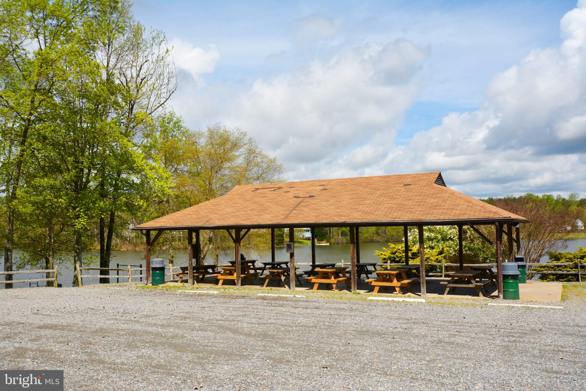 LAKE LAND OR - Residential