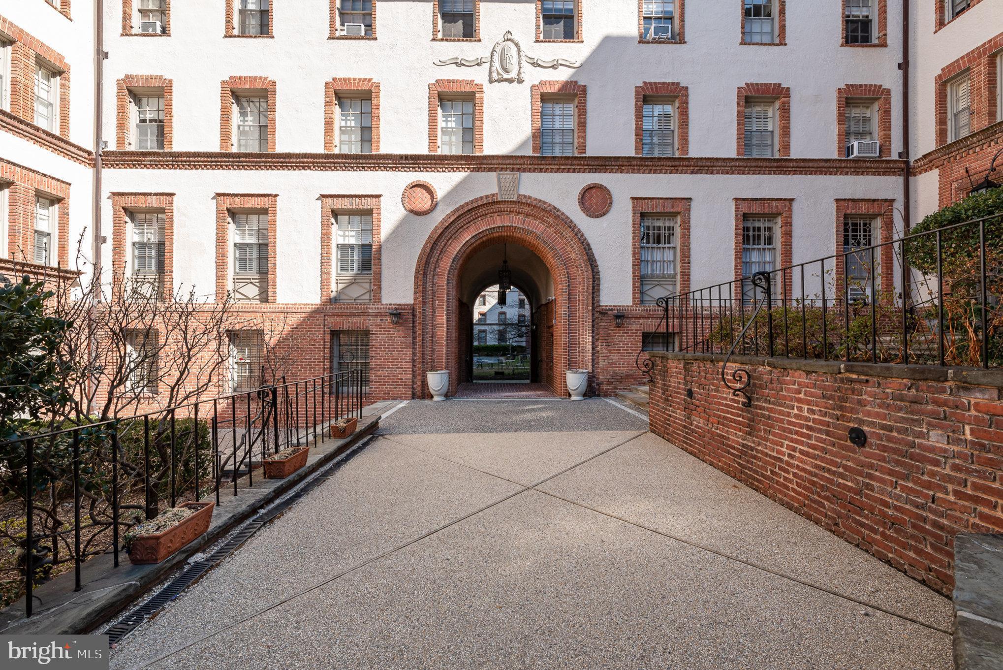 ROLAND PARK - Residential