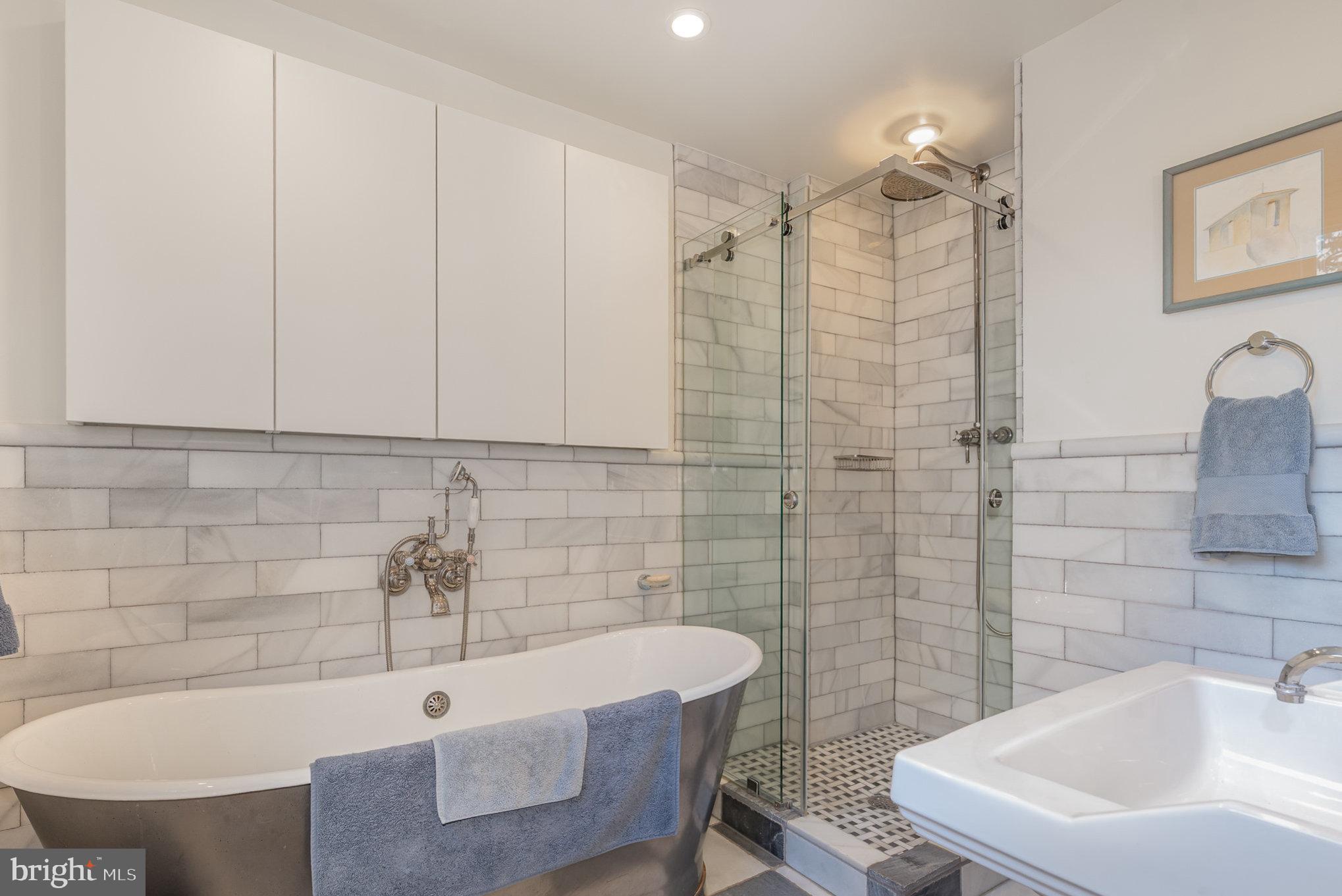 ROLAND PARK - Residential