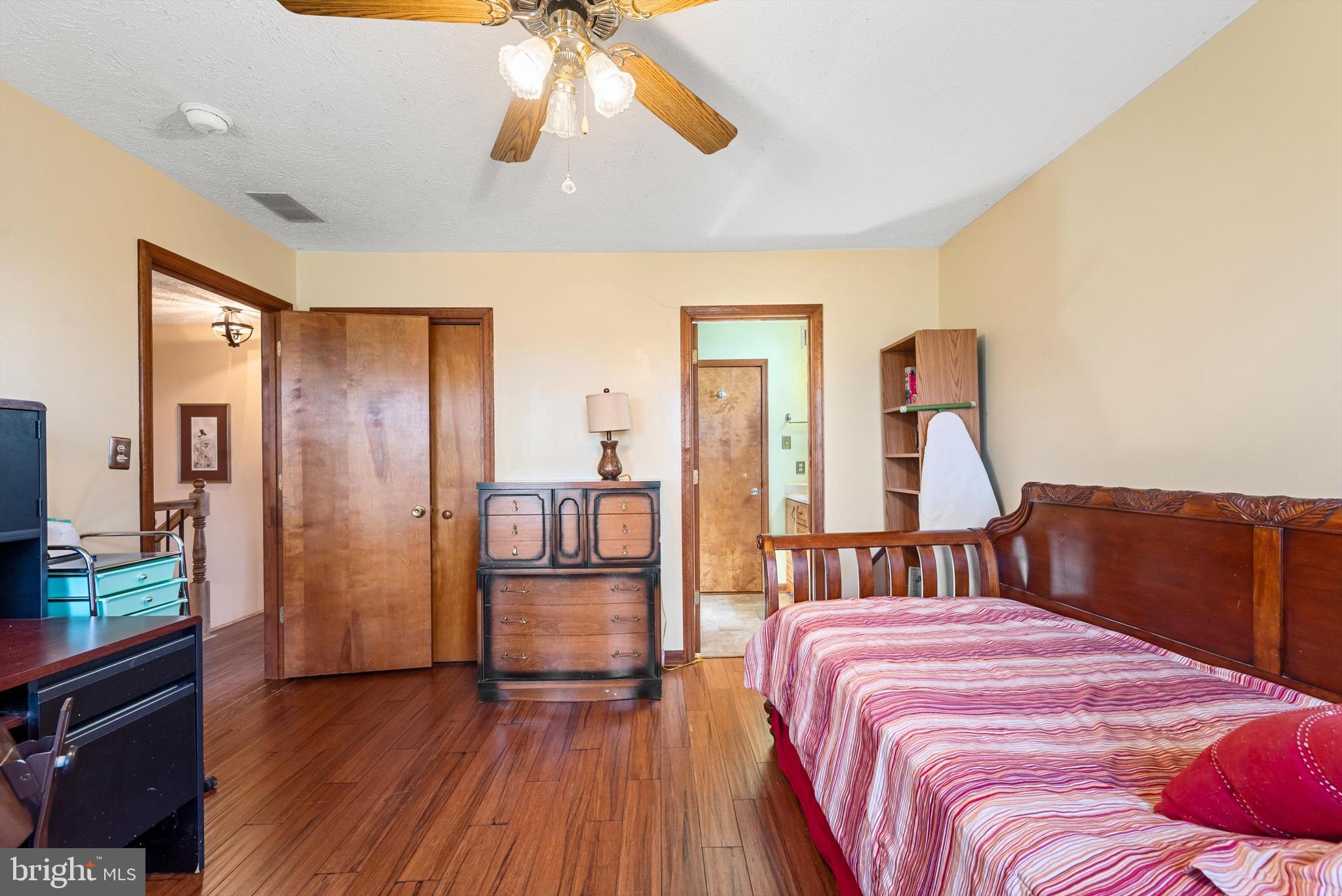 OAK HILL - Residential