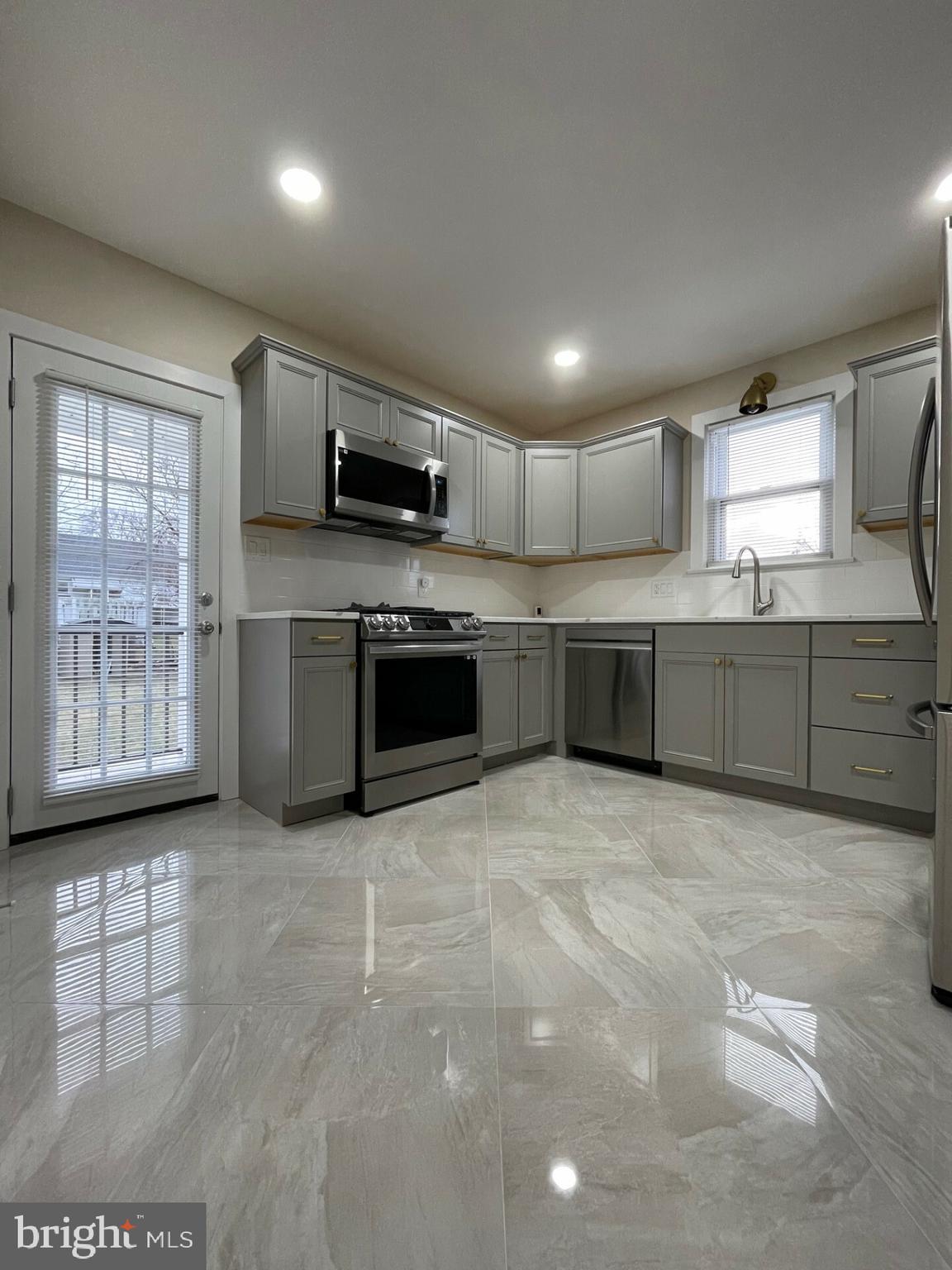 HILLCREST - Residential