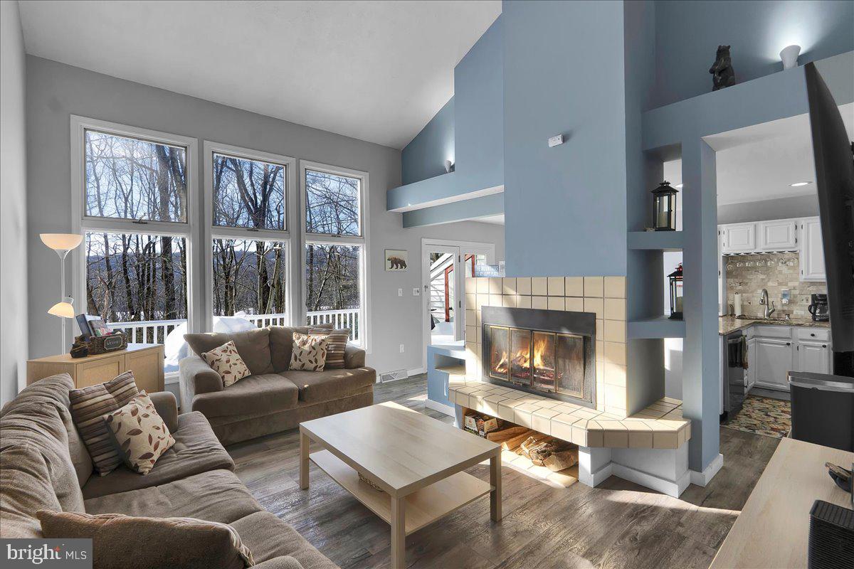 LAUREL WOODS - Residential