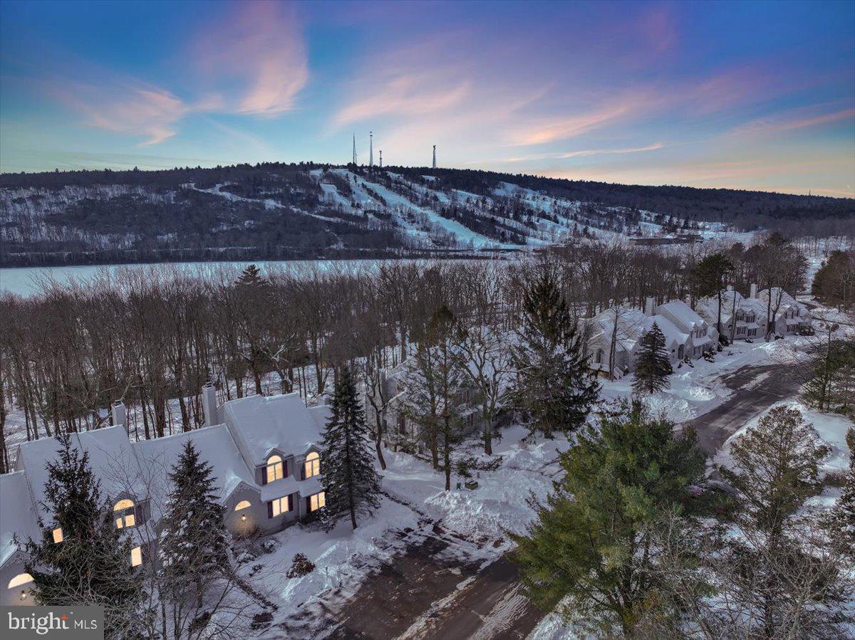 LAUREL WOODS - Residential