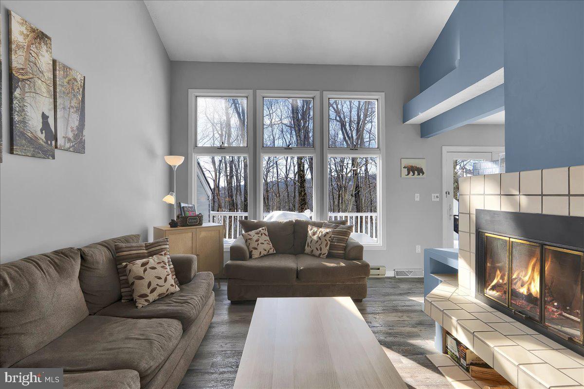 LAUREL WOODS - Residential