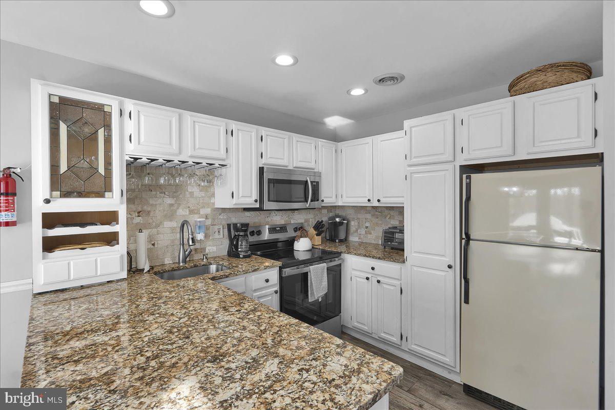LAUREL WOODS - Residential