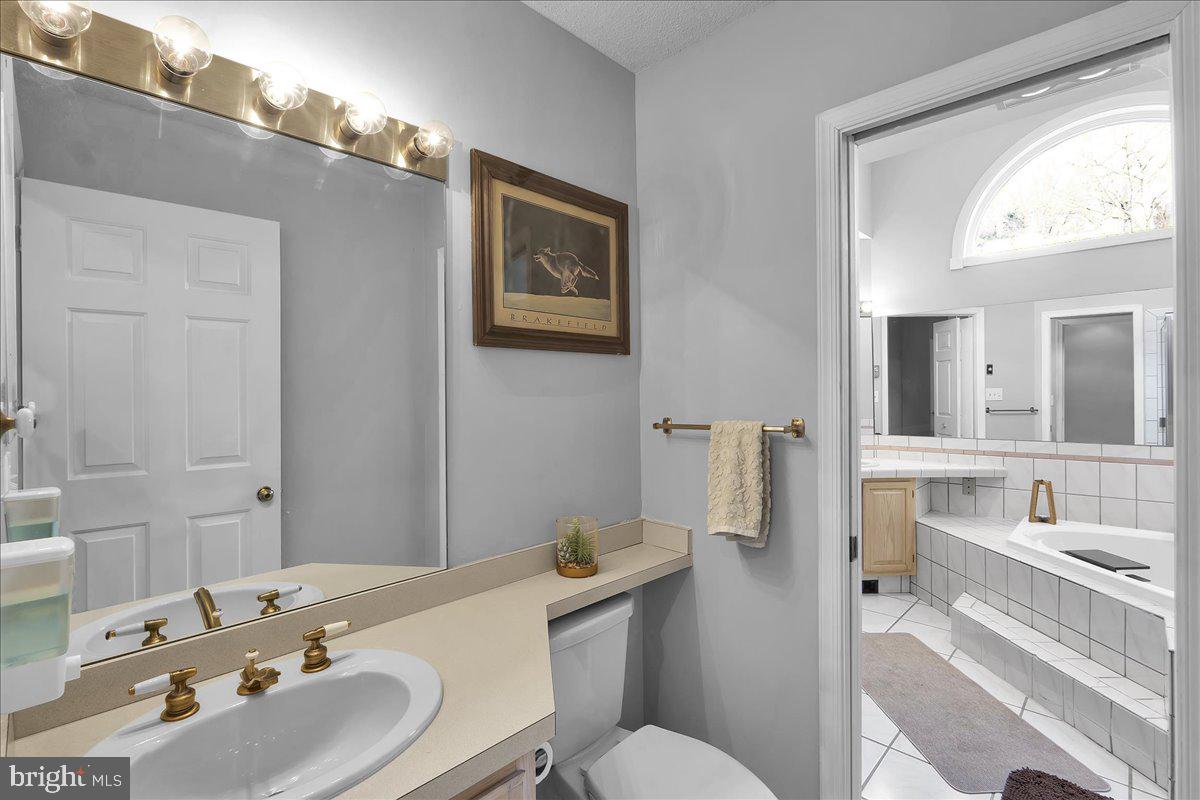 LAUREL WOODS - Residential